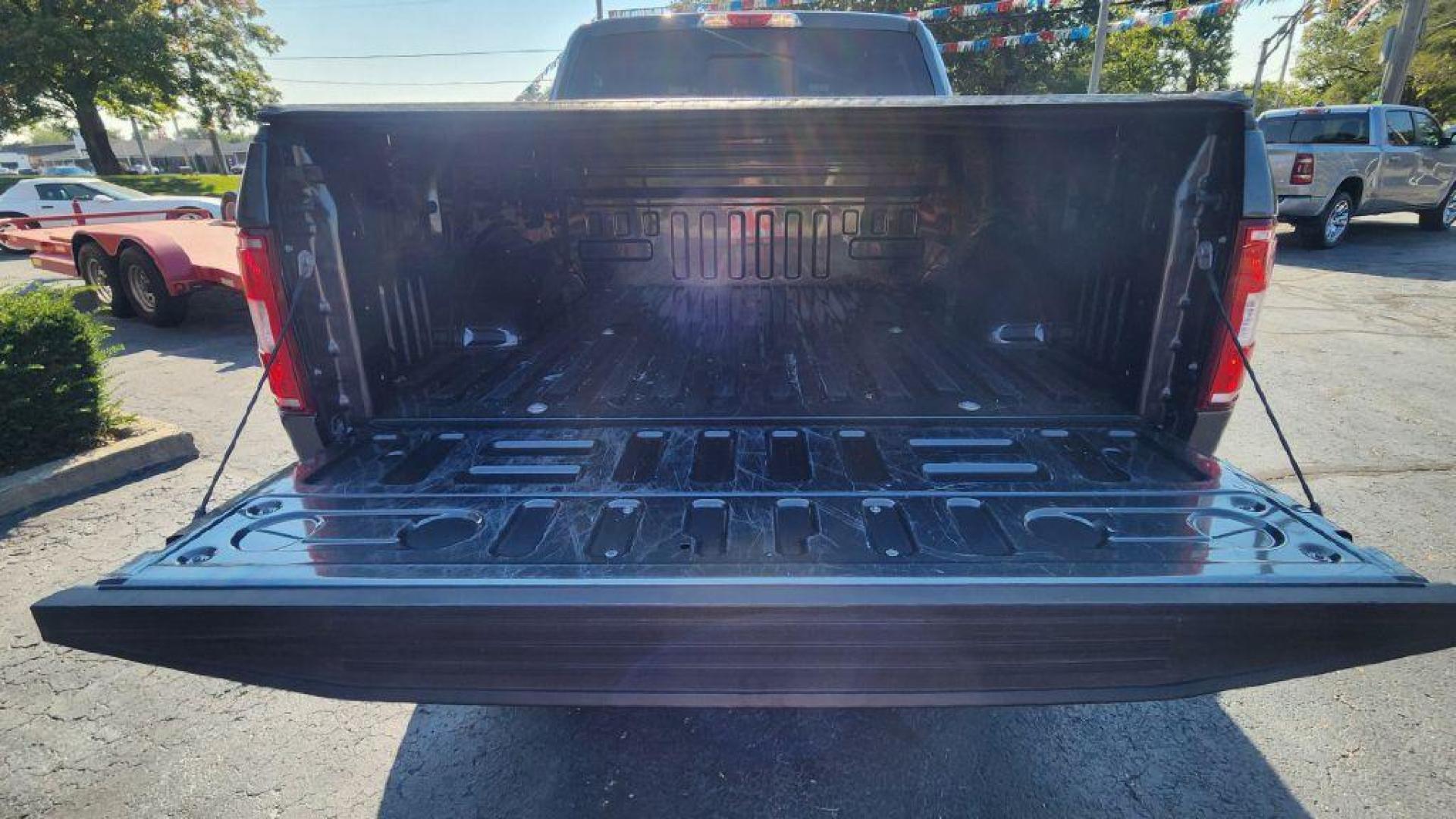 2020 GRAY FORD F150 SUPERCREW - 4WD (1FTEW1E42LF) with an 3.5L engine, Automatic transmission, located at 101 S. Halleck St., DeMotte, 46310, (219) 987-2922, 41.202343, -87.198189 - Photo#21