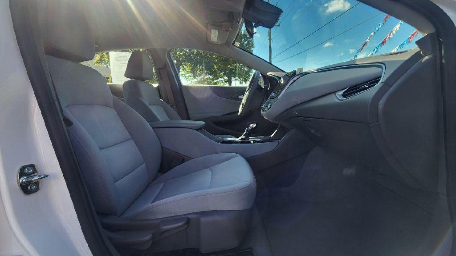 2023 WHITE CHEVROLET MALIBU LT - FWD (1G1ZD5ST4PF) with an 1.5L engine, Continuously Variable transmission, located at 101 S. Halleck St., DeMotte, 46310, (219) 987-2922, 41.202343, -87.198189 - Photo#7