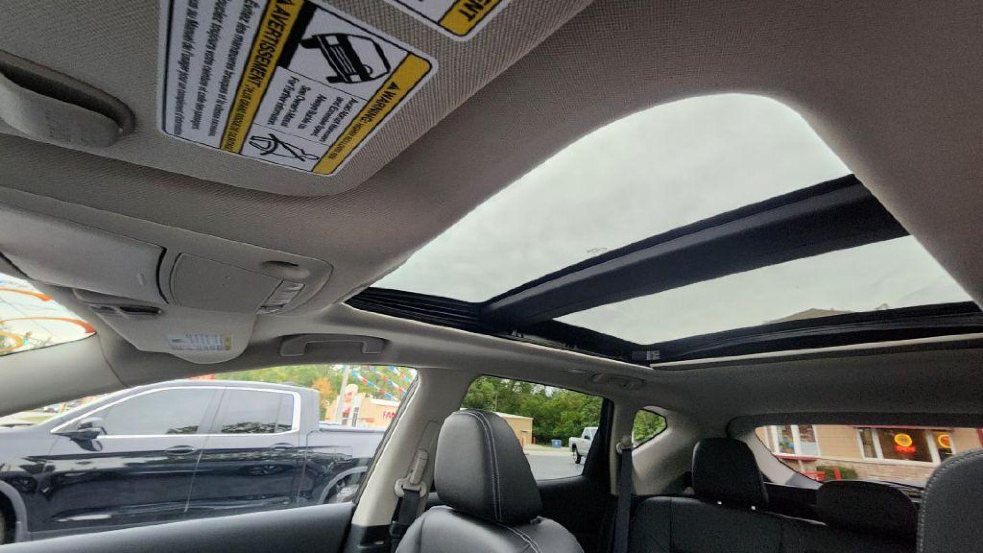 2023 GRAY NISSAN MURANO SL - AWD (5N1AZ2CS9PC) with an 3.5L engine, Automatic transmission, located at 101 S. Halleck St., DeMotte, 46310, (219) 987-2922, 41.202343, -87.198189 - Photo#17