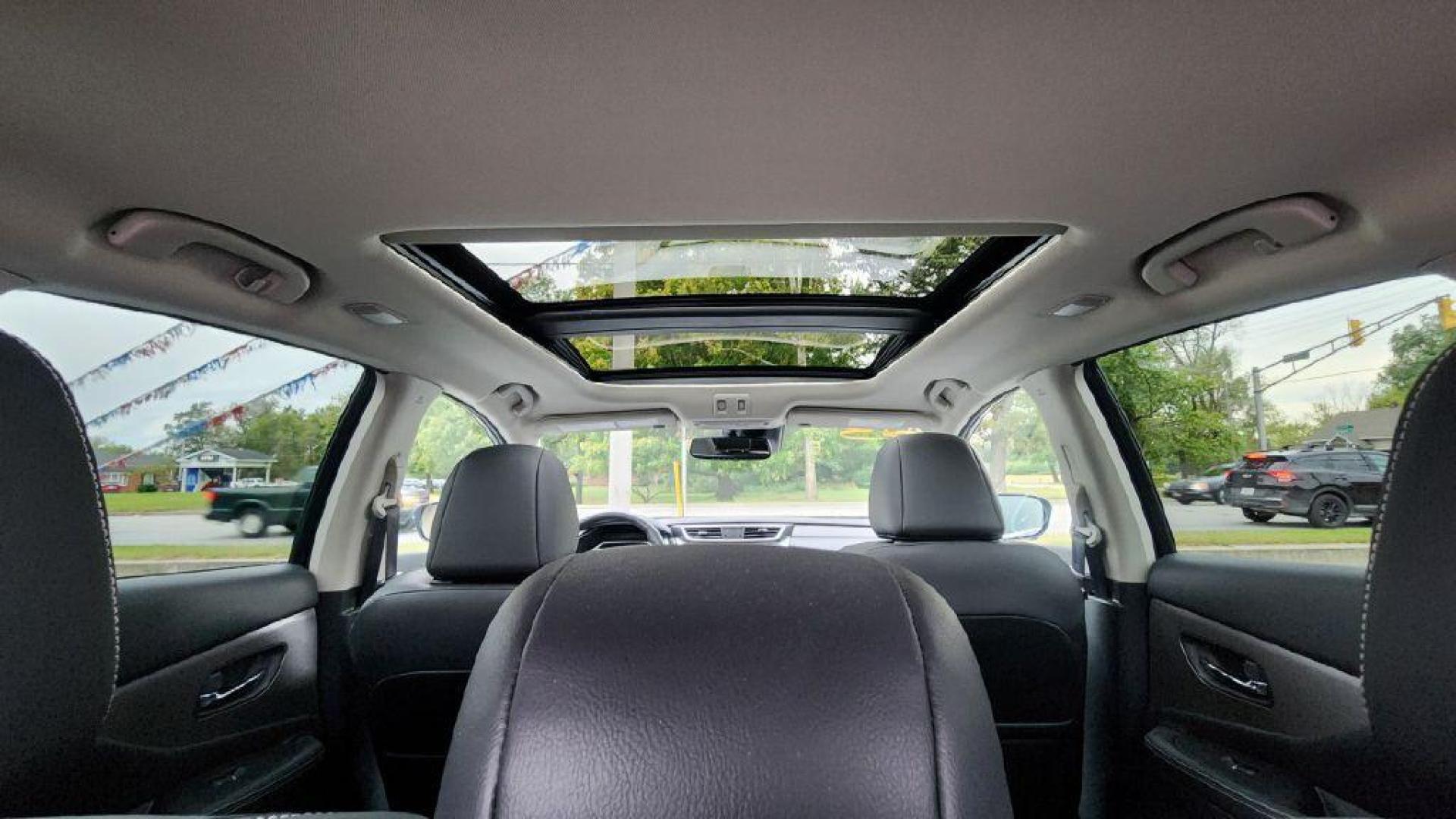 2023 GRAY NISSAN MURANO SL - AWD (5N1AZ2CS9PC) with an 3.5L engine, Automatic transmission, located at 101 S. Halleck St., DeMotte, 46310, (219) 987-2922, 41.202343, -87.198189 - Photo#18