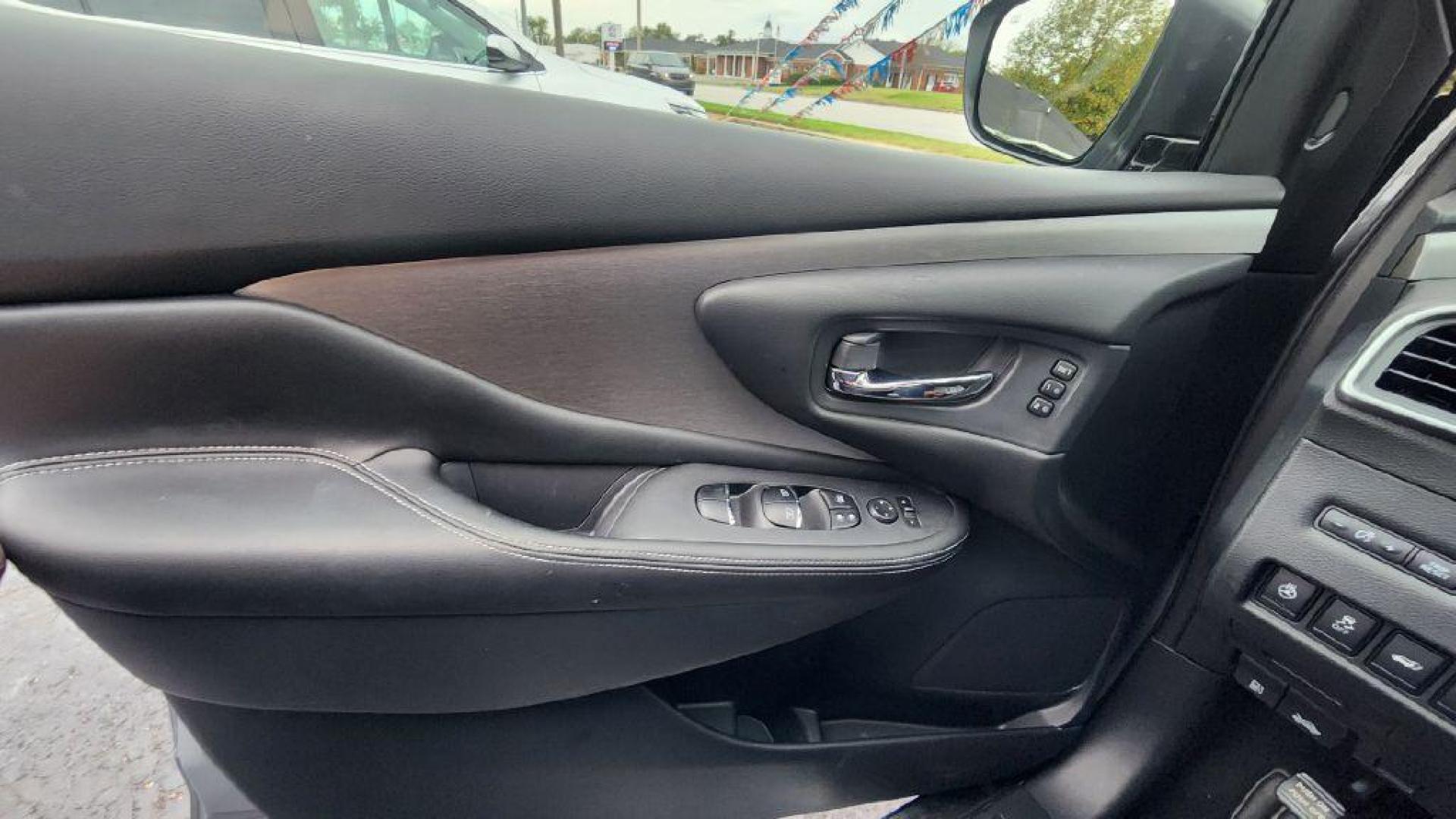2023 GRAY NISSAN MURANO SL - AWD (5N1AZ2CS9PC) with an 3.5L engine, Automatic transmission, located at 101 S. Halleck St., DeMotte, 46310, (219) 987-2922, 41.202343, -87.198189 - Photo#19
