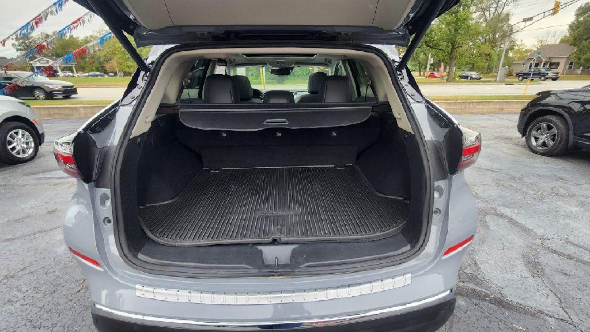 2023 GRAY NISSAN MURANO SL - AWD (5N1AZ2CS9PC) with an 3.5L engine, Automatic transmission, located at 101 S. Halleck St., DeMotte, 46310, (219) 987-2922, 41.202343, -87.198189 - Photo#21