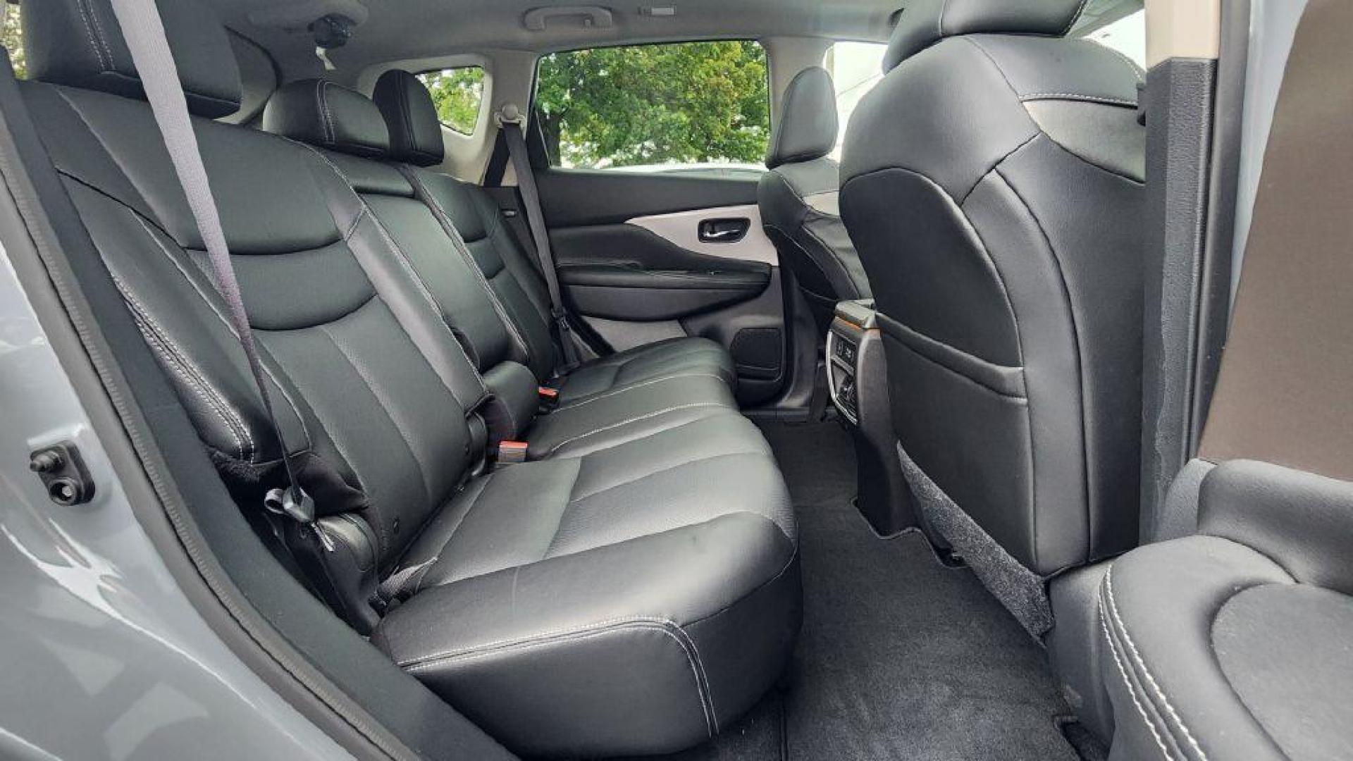 2023 GRAY NISSAN MURANO SL - AWD (5N1AZ2CS9PC) with an 3.5L engine, Automatic transmission, located at 101 S. Halleck St., DeMotte, 46310, (219) 987-2922, 41.202343, -87.198189 - Photo#6
