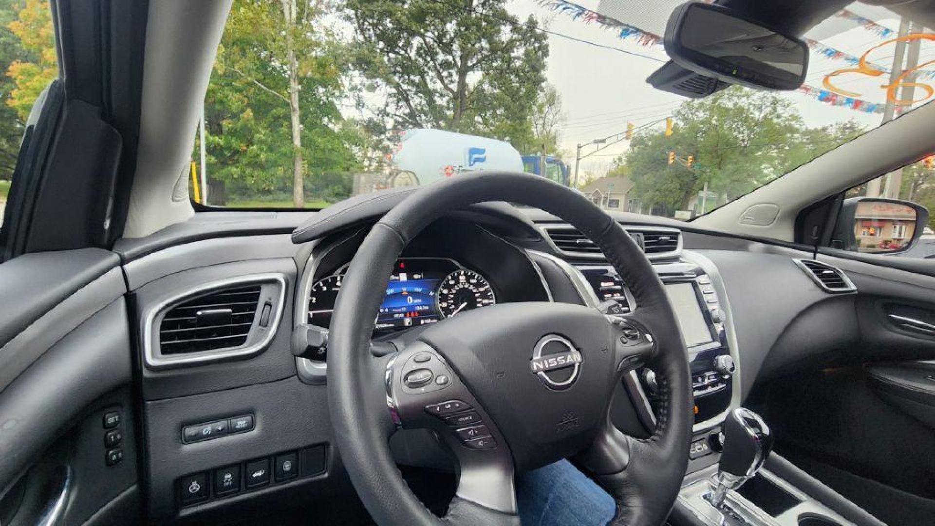 2023 GRAY NISSAN MURANO SL - AWD (5N1AZ2CS9PC) with an 3.5L engine, Automatic transmission, located at 101 S. Halleck St., DeMotte, 46310, (219) 987-2922, 41.202343, -87.198189 - Photo#8
