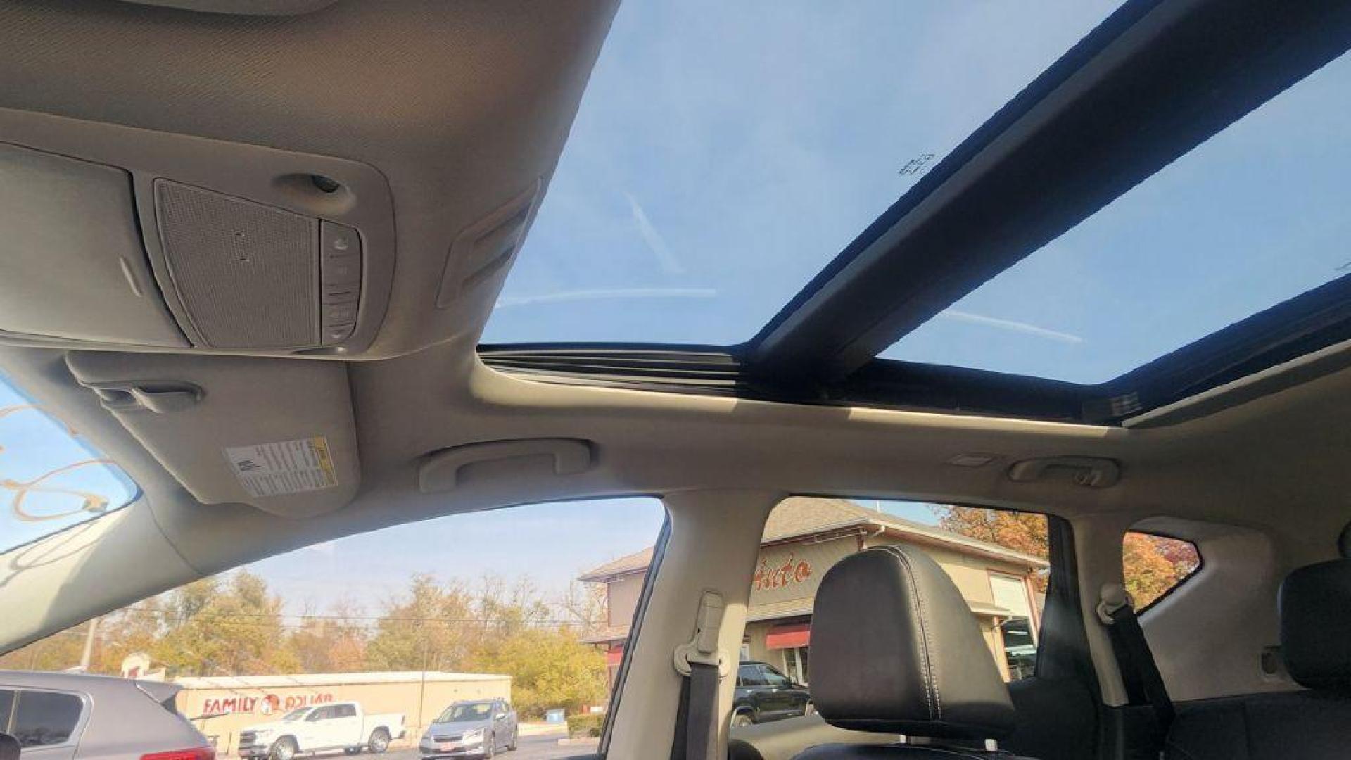 2023 GRAY NISSAN MURANO SL - AWD (5N1AZ2CS2PC) with an 3.5L engine, Automatic transmission, located at 101 S. Halleck St., DeMotte, 46310, (219) 987-2922, 41.202343, -87.198189 - Photo#17