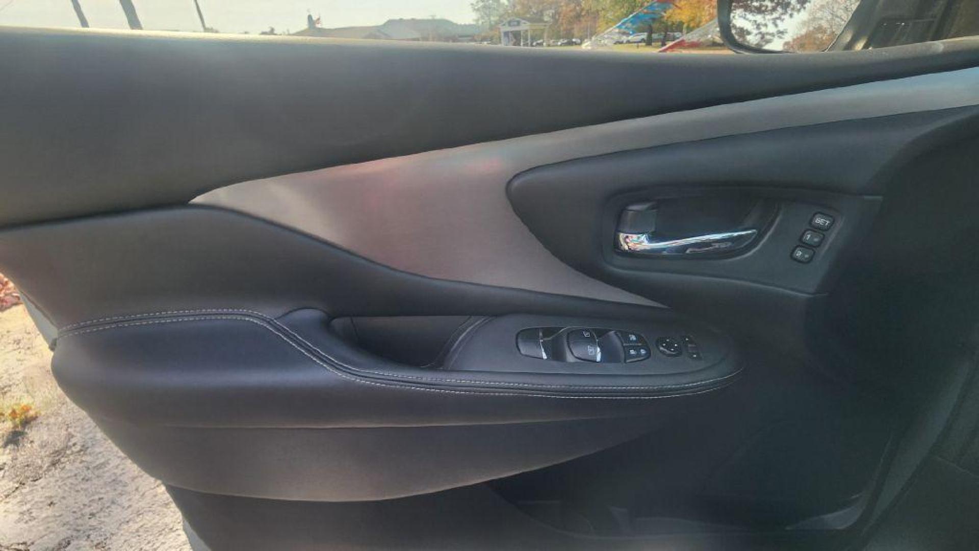 2023 GRAY NISSAN MURANO SL - AWD (5N1AZ2CS2PC) with an 3.5L engine, Automatic transmission, located at 101 S. Halleck St., DeMotte, 46310, (219) 987-2922, 41.202343, -87.198189 - Photo#18