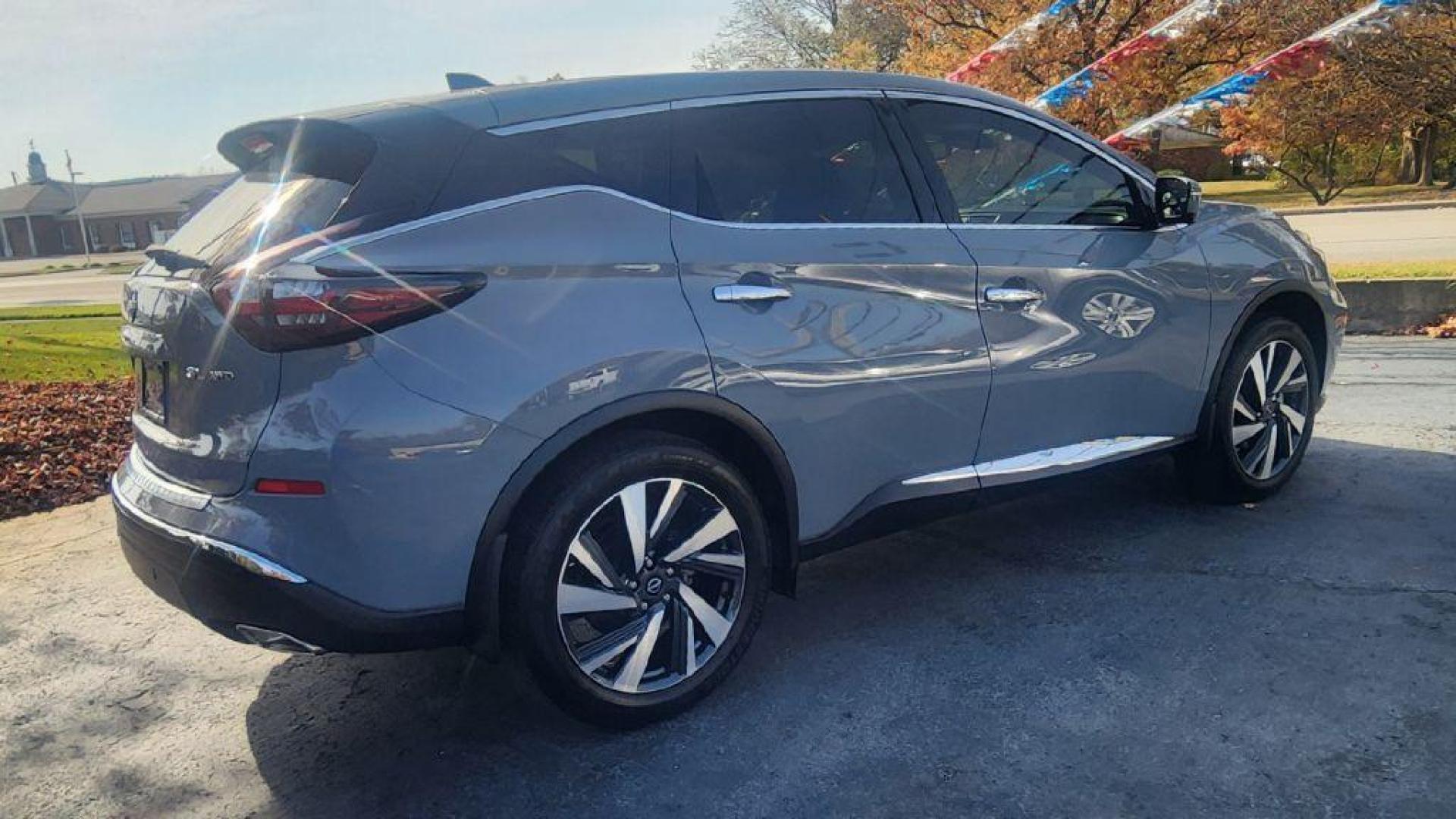 2023 GRAY NISSAN MURANO SL - AWD (5N1AZ2CS2PC) with an 3.5L engine, Automatic transmission, located at 101 S. Halleck St., DeMotte, 46310, (219) 987-2922, 41.202343, -87.198189 - Photo#2
