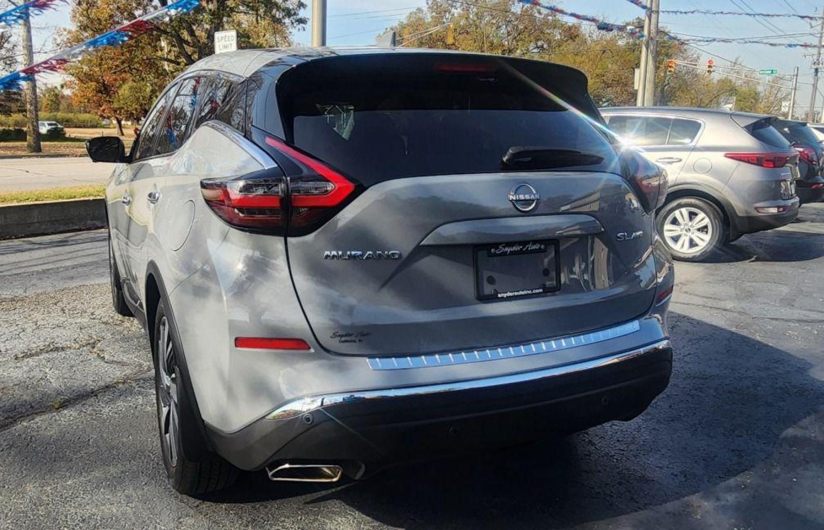 2023 GRAY NISSAN MURANO SL - AWD (5N1AZ2CS2PC) with an 3.5L engine, Automatic transmission, located at 101 S. Halleck St., DeMotte, 46310, (219) 987-2922, 41.202343, -87.198189 - Photo#3