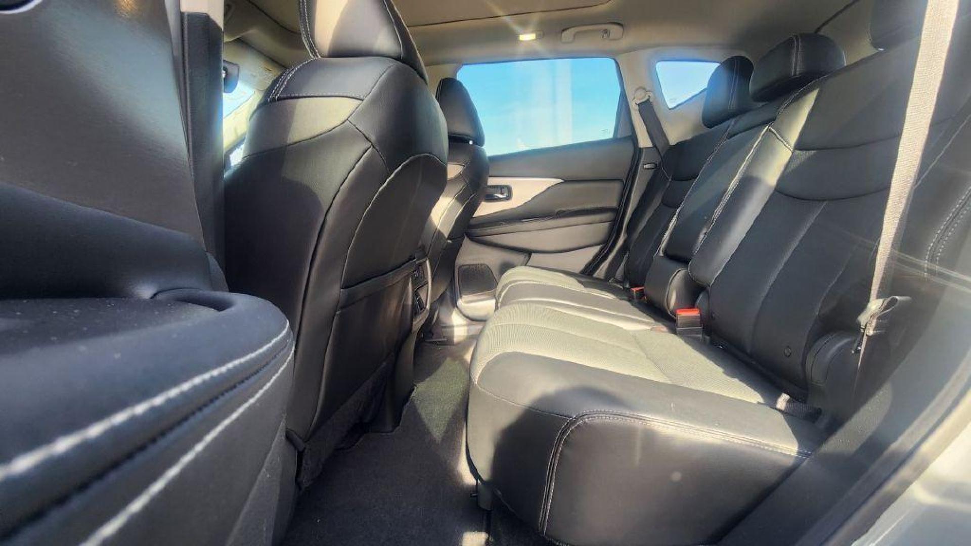 2023 GRAY NISSAN MURANO SL - AWD (5N1AZ2CS2PC) with an 3.5L engine, Automatic transmission, located at 101 S. Halleck St., DeMotte, 46310, (219) 987-2922, 41.202343, -87.198189 - Photo#5