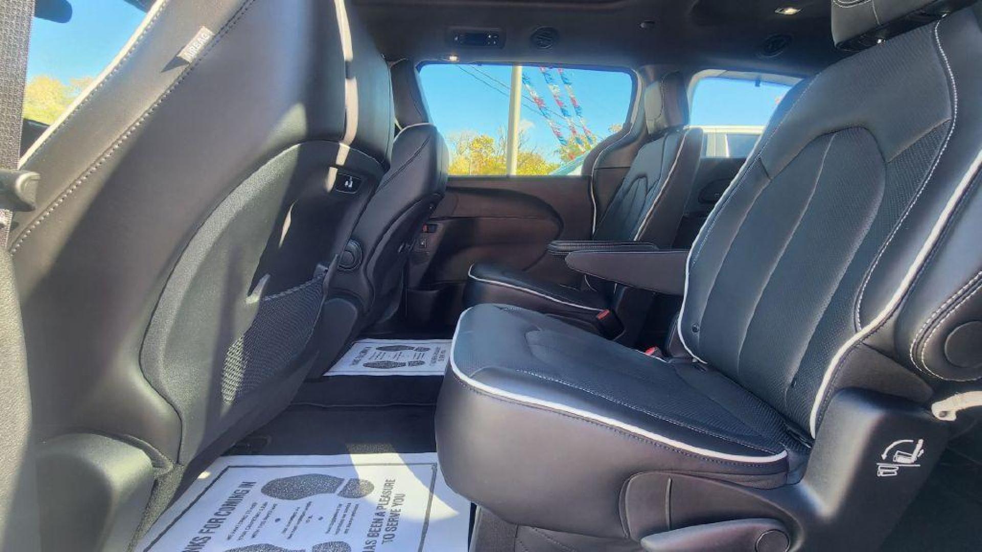 2024 WHITE CHRYSLER PACIFICA LIMITED - FWD (2C4RC1GG2RR) with an 3.6L engine, Automatic transmission, located at 101 S. Halleck St., DeMotte, 46310, (219) 987-2922, 41.202343, -87.198189 - Photo#5