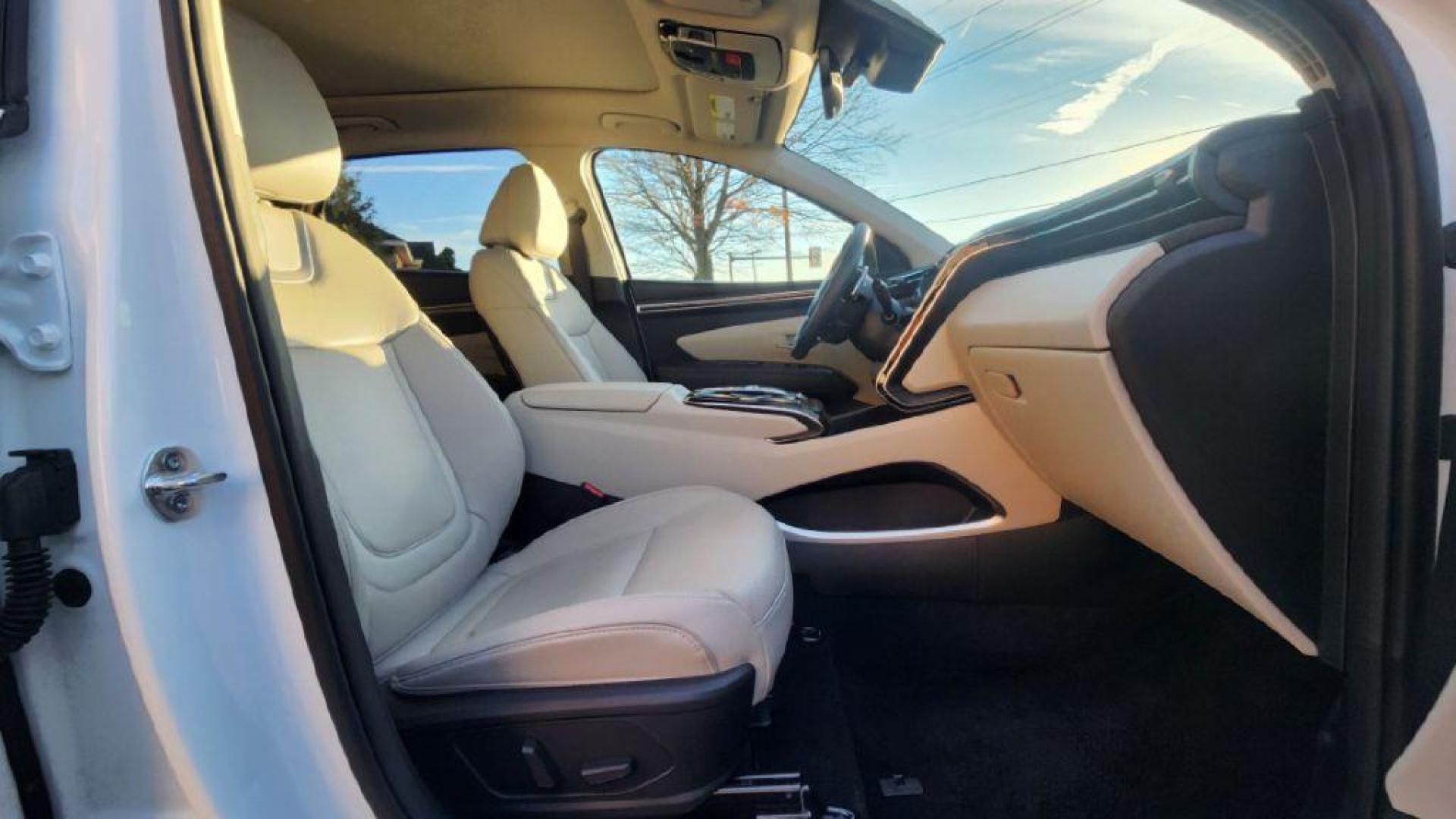 2024 WHITE HYUNDAI TUCSON LIMITED - AWD (5NMJECDE0RH) with an 2.5L engine, Automatic transmission, located at 101 S. Halleck St., DeMotte, 46310, (219) 987-2922, 41.202343, -87.198189 - Photo#9
