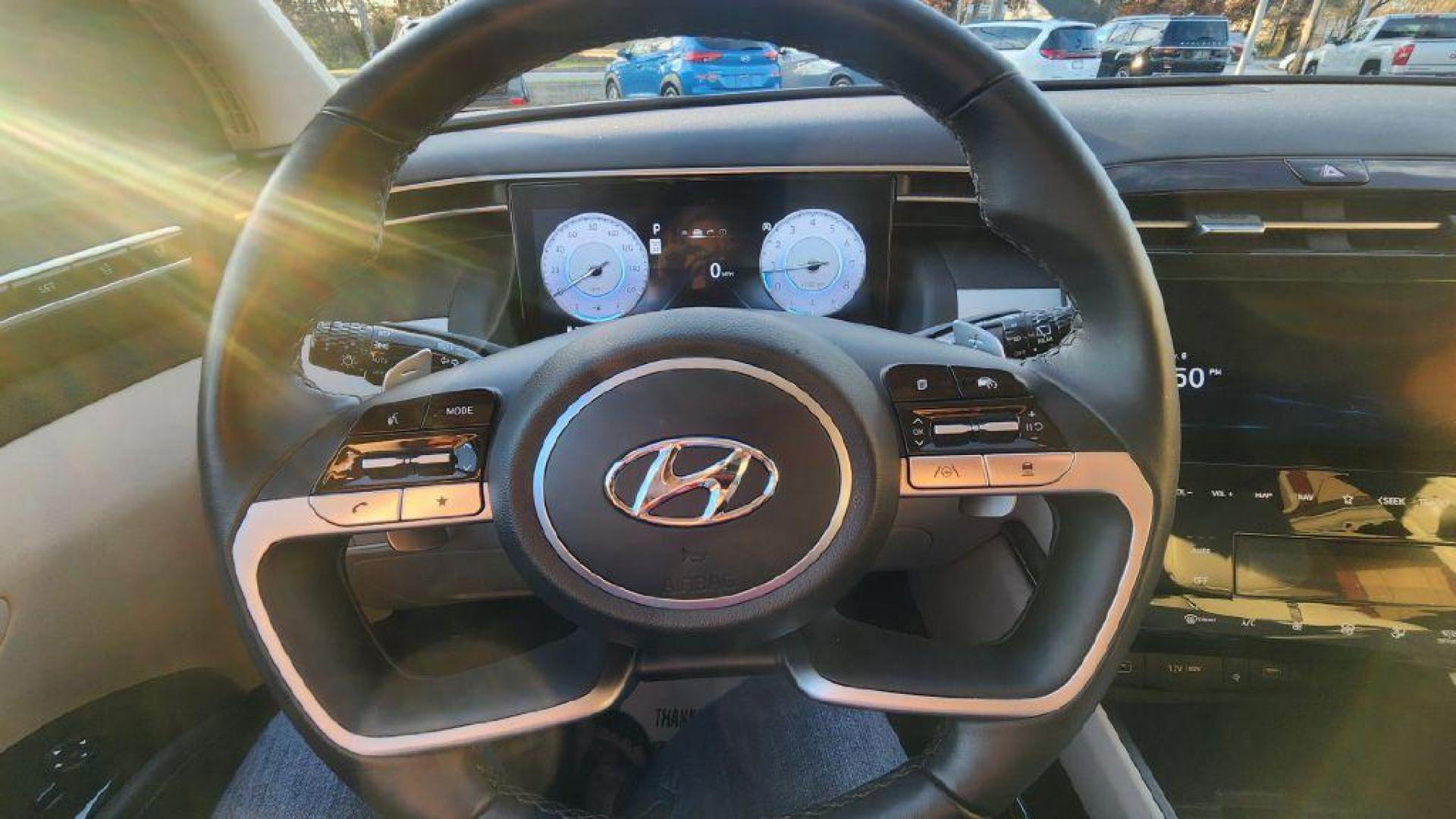 2024 WHITE HYUNDAI TUCSON LIMITED - AWD (5NMJECDE0RH) with an 2.5L engine, Automatic transmission, located at 101 S. Halleck St., DeMotte, 46310, (219) 987-2922, 41.202343, -87.198189 - Photo#11