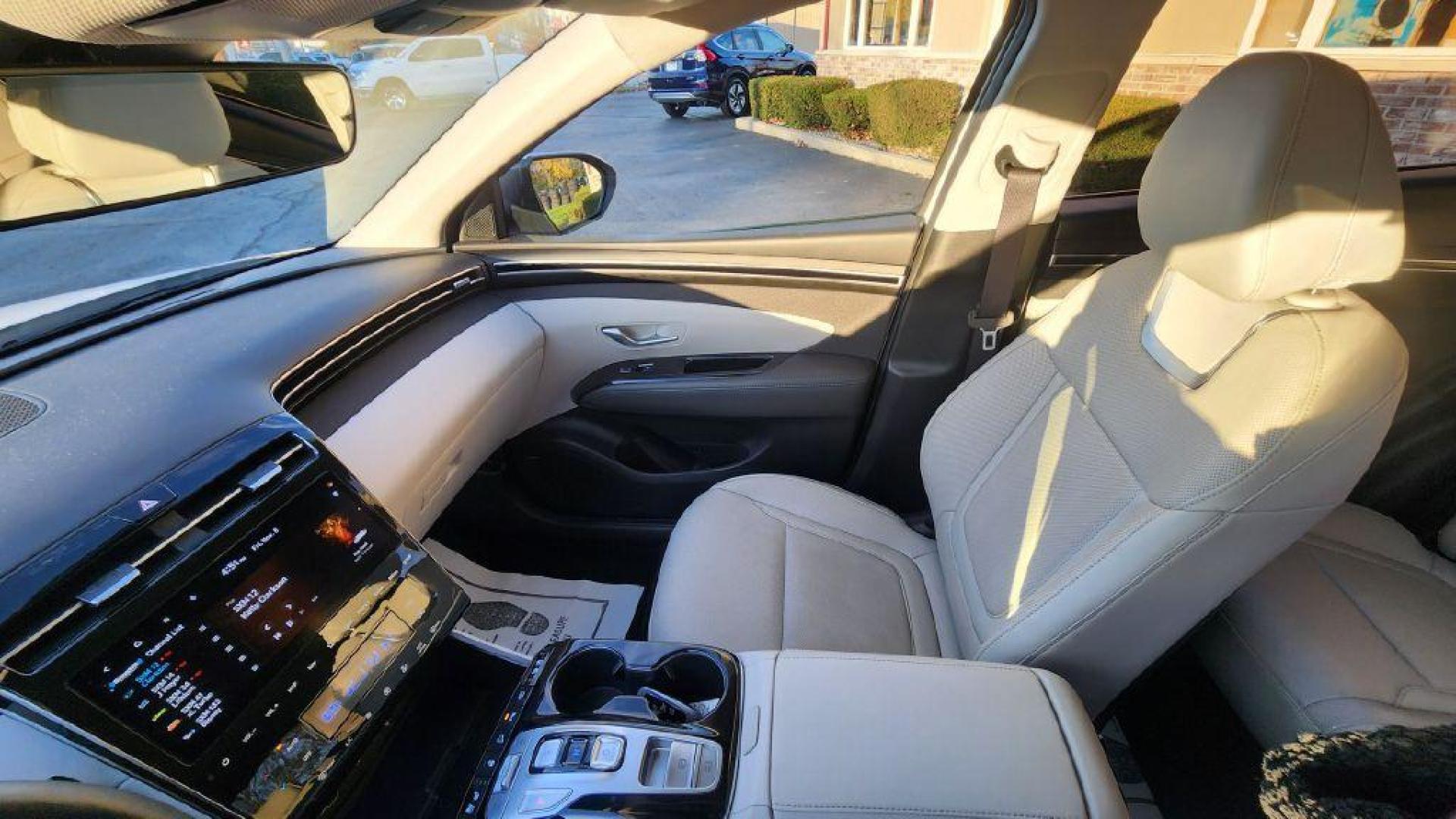 2024 WHITE HYUNDAI TUCSON LIMITED - AWD (5NMJECDE0RH) with an 2.5L engine, Automatic transmission, located at 101 S. Halleck St., DeMotte, 46310, (219) 987-2922, 41.202343, -87.198189 - Photo#16