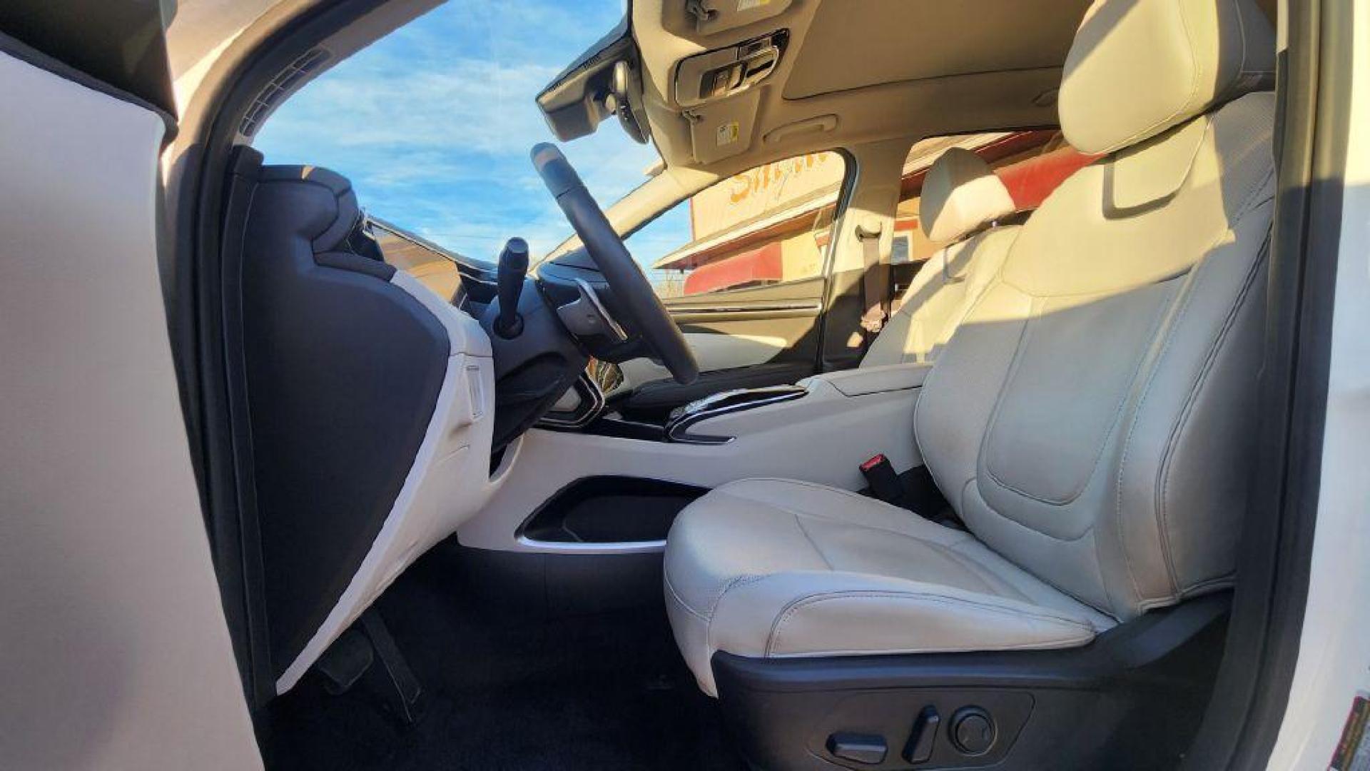 2024 WHITE HYUNDAI TUCSON LIMITED - AWD (5NMJECDE0RH) with an 2.5L engine, Automatic transmission, located at 101 S. Halleck St., DeMotte, 46310, (219) 987-2922, 41.202343, -87.198189 - Photo#6