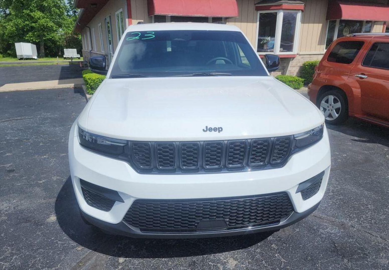 2023 WHITE JEEP GRAND CHEROKEE LAREDO - 4WD (1C4RJHAG7PC) with an 3.6L engine, Automatic transmission, located at 101 S. Halleck St., DeMotte, 46310, (219) 987-2922, 41.202343, -87.198189 - Photo#1