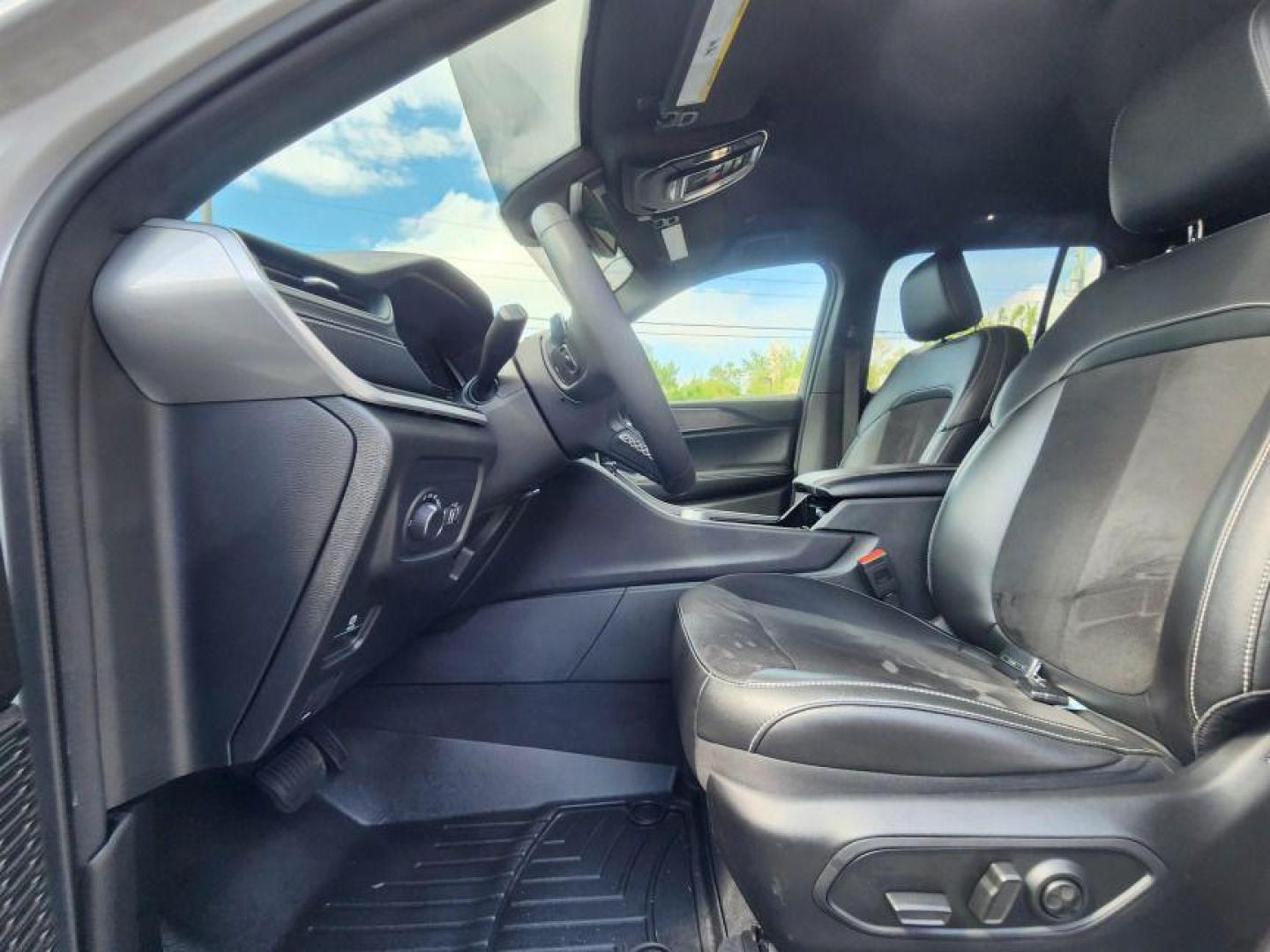 2023 WHITE JEEP GRAND CHEROKEE LAREDO - 4WD (1C4RJHAG7PC) with an 3.6L engine, Automatic transmission, located at 101 S. Halleck St., DeMotte, 46310, (219) 987-2922, 41.202343, -87.198189 - Photo#5
