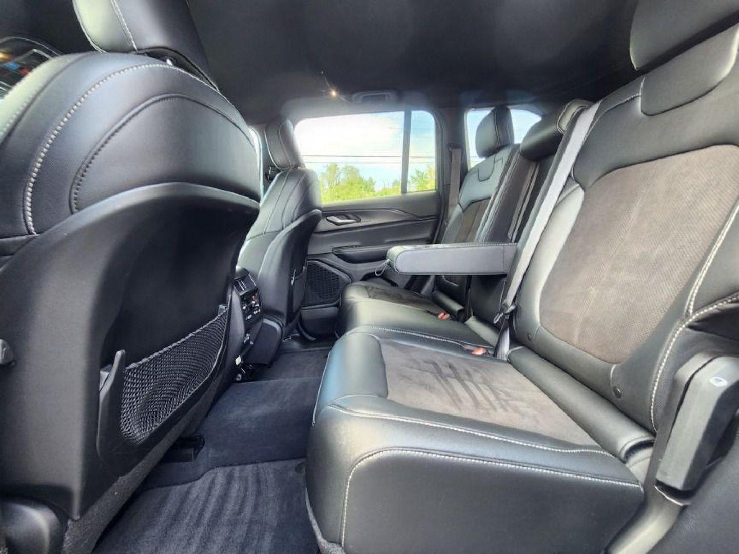2023 WHITE JEEP GRAND CHEROKEE LAREDO - 4WD (1C4RJHAG7PC) with an 3.6L engine, Automatic transmission, located at 101 S. Halleck St., DeMotte, 46310, (219) 987-2922, 41.202343, -87.198189 - Photo#6