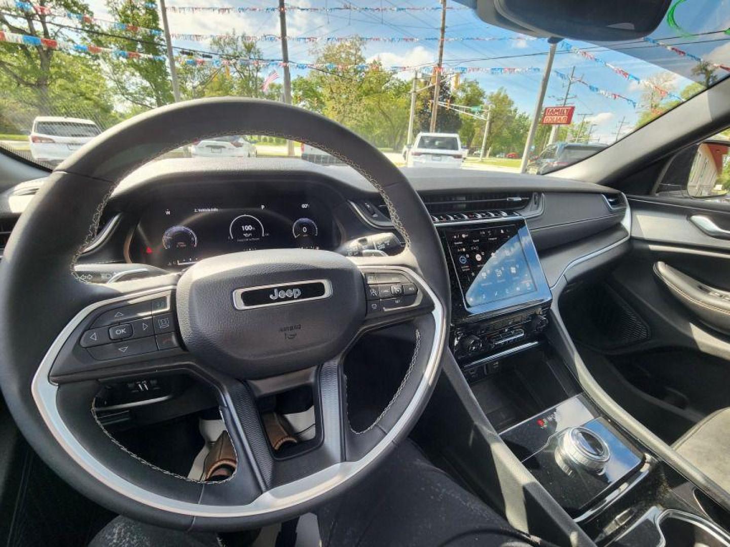 2023 WHITE JEEP GRAND CHEROKEE LAREDO - 4WD (1C4RJHAG7PC) with an 3.6L engine, Automatic transmission, located at 101 S. Halleck St., DeMotte, 46310, (219) 987-2922, 41.202343, -87.198189 - Photo#9