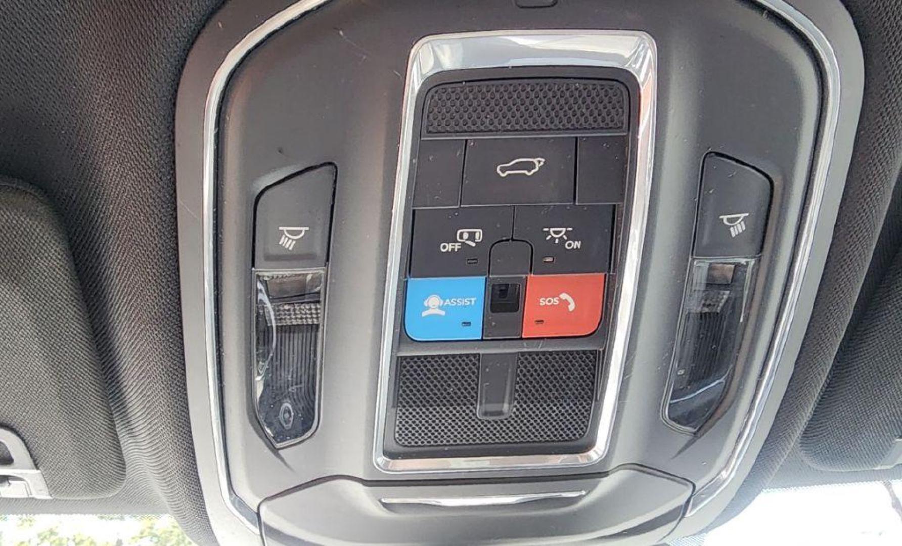 2023 WHITE JEEP GRAND CHEROKEE LAREDO - 4WD (1C4RJHAG7PC) with an 3.6L engine, Automatic transmission, located at 101 S. Halleck St., DeMotte, 46310, (219) 987-2922, 41.202343, -87.198189 - Photo#17