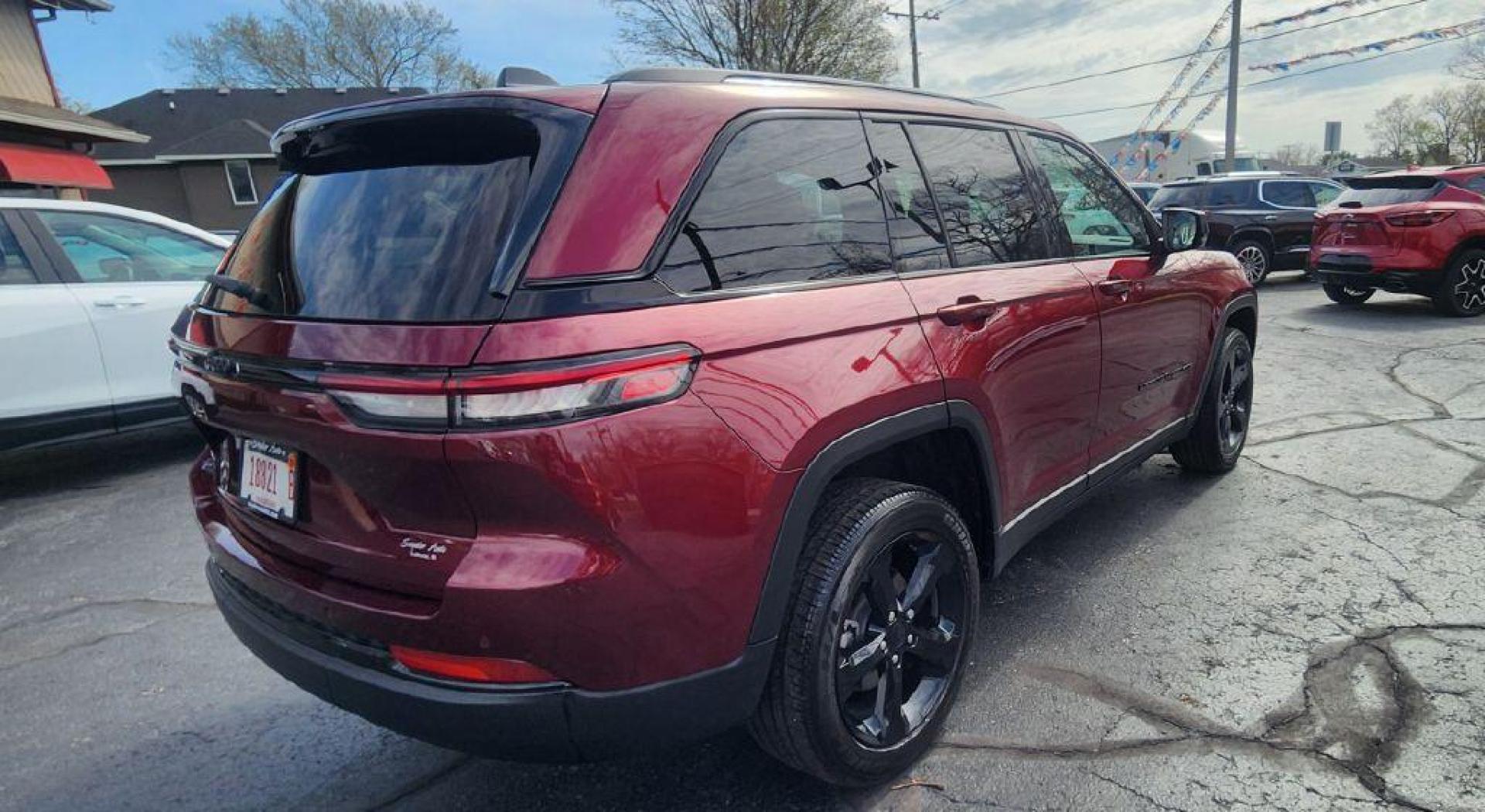 2024 BURGUN JEEP GRAND CHEROKEE ALTITUDE X - 4WD (1C4RJHAG9RC) with an 3.6L engine, Automatic transmission, located at 101 S. Halleck St., DeMotte, 46310, (219) 987-2922, 41.202343, -87.198189 - Photo#3