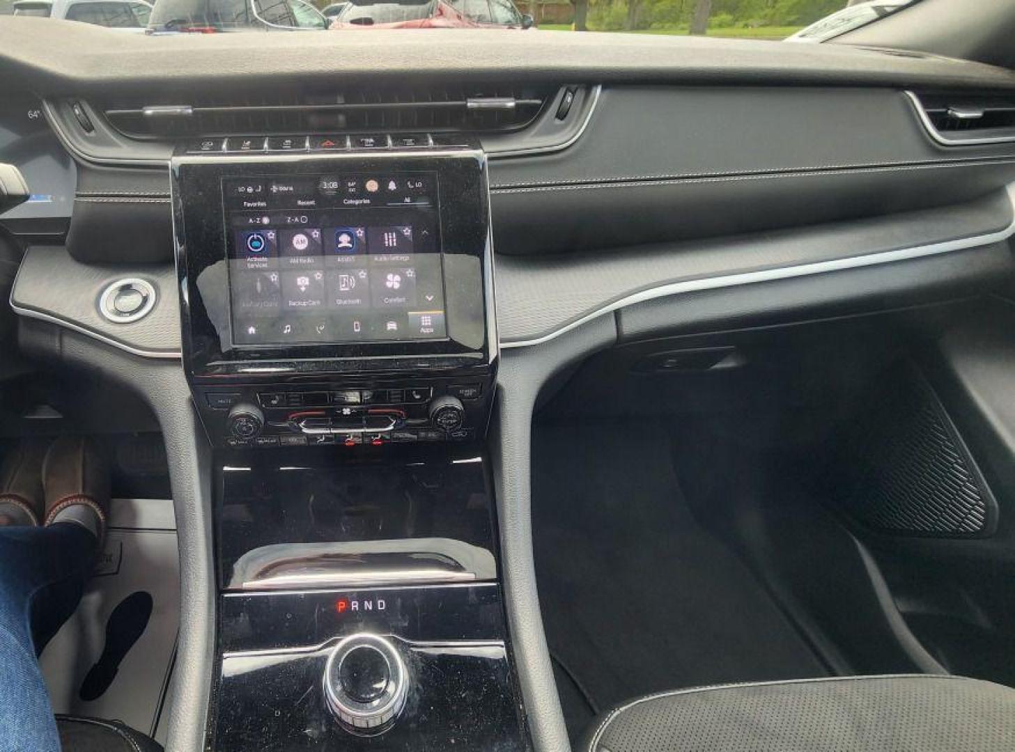 2024 BURGUN JEEP GRAND CHEROKEE ALTITUDE X - 4WD (1C4RJHAG9RC) with an 3.6L engine, Automatic transmission, located at 101 S. Halleck St., DeMotte, 46310, (219) 987-2922, 41.202343, -87.198189 - Photo#13