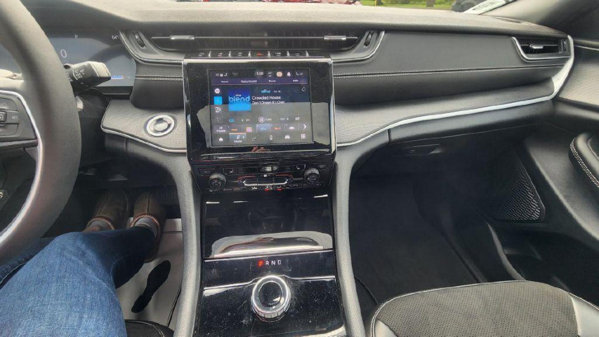 2024 BURGUN JEEP GRAND CHEROKEE ALTITUDE X - 4WD (1C4RJHAG9RC) with an 3.6L engine, Automatic transmission, located at 101 S. Halleck St., DeMotte, 46310, (219) 987-2922, 41.202343, -87.198189 - Photo#14