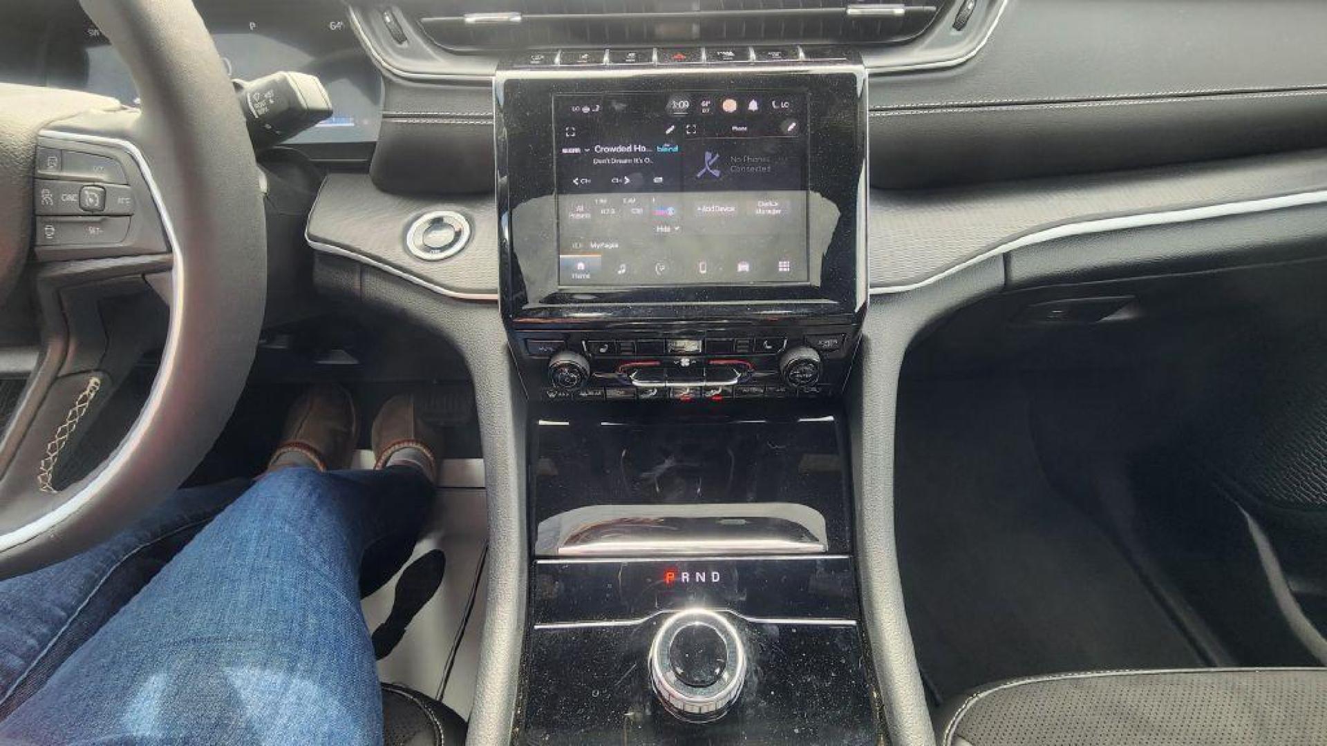 2024 BURGUN JEEP GRAND CHEROKEE ALTITUDE X - 4WD (1C4RJHAG9RC) with an 3.6L engine, Automatic transmission, located at 101 S. Halleck St., DeMotte, 46310, (219) 987-2922, 41.202343, -87.198189 - Photo#15