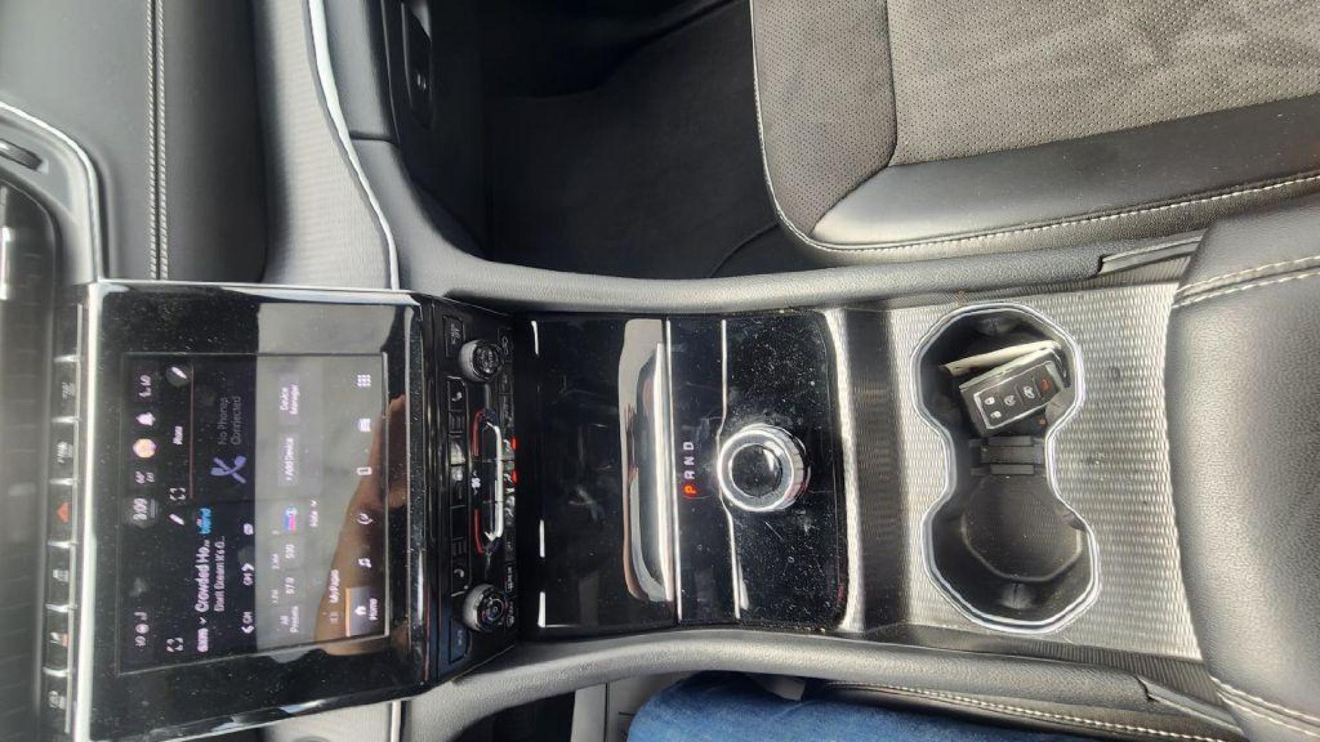 2024 BURGUN JEEP GRAND CHEROKEE ALTITUDE X - 4WD (1C4RJHAG9RC) with an 3.6L engine, Automatic transmission, located at 101 S. Halleck St., DeMotte, 46310, (219) 987-2922, 41.202343, -87.198189 - Photo#16