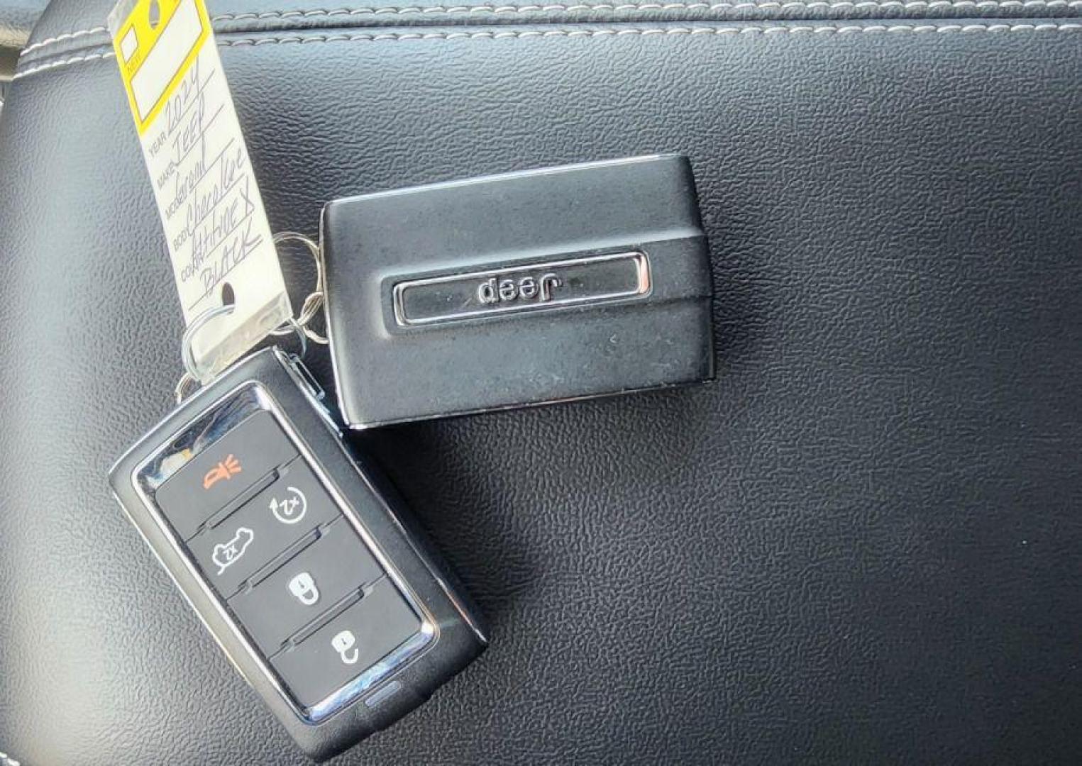 2024 BLACK JEEP GRAND CHEROKEE LAREDO X - 4WD (1C4RJHAG8RC) with an 3.6L engine, Automatic transmission, located at 101 S. Halleck St., DeMotte, 46310, (219) 987-2922, 41.202343, -87.198189 - Photo#15