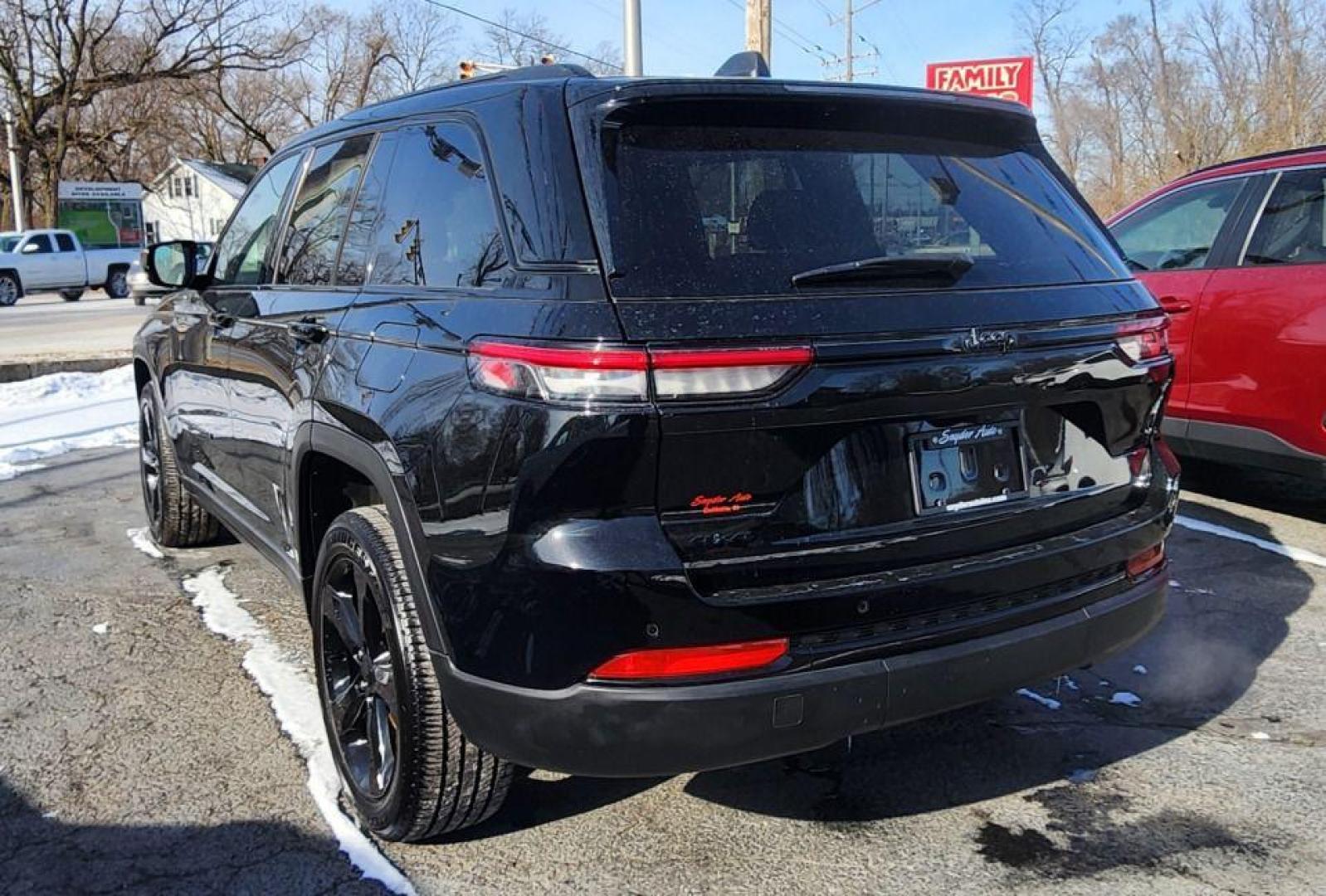 2024 BLACK JEEP GRAND CHEROKEE LAREDO X - 4WD (1C4RJHAG8RC) with an 3.6L engine, Automatic transmission, located at 101 S. Halleck St., DeMotte, 46310, (219) 987-2922, 41.202343, -87.198189 - Photo#3