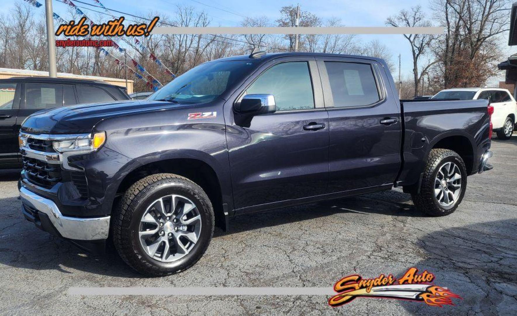 2022 GRAY CHEVROLET SILVERADO 1500 LT -4WD (2GCUDDED5N1) with an 5.3L engine, Automatic transmission, located at 101 S. Halleck St., DeMotte, 46310, (219) 987-2922, 41.202343, -87.198189 - Photo#0