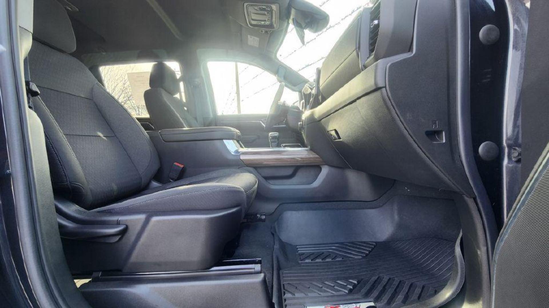 2022 GRAY CHEVROLET SILVERADO 1500 LT -4WD (2GCUDDED5N1) with an 5.3L engine, Automatic transmission, located at 101 S. Halleck St., DeMotte, 46310, (219) 987-2922, 41.202343, -87.198189 - Photo#9