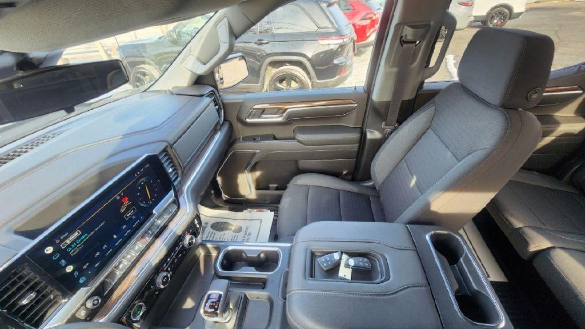 2022 GRAY CHEVROLET SILVERADO 1500 LT -4WD (2GCUDDED5N1) with an 5.3L engine, Automatic transmission, located at 101 S. Halleck St., DeMotte, 46310, (219) 987-2922, 41.202343, -87.198189 - Photo#10