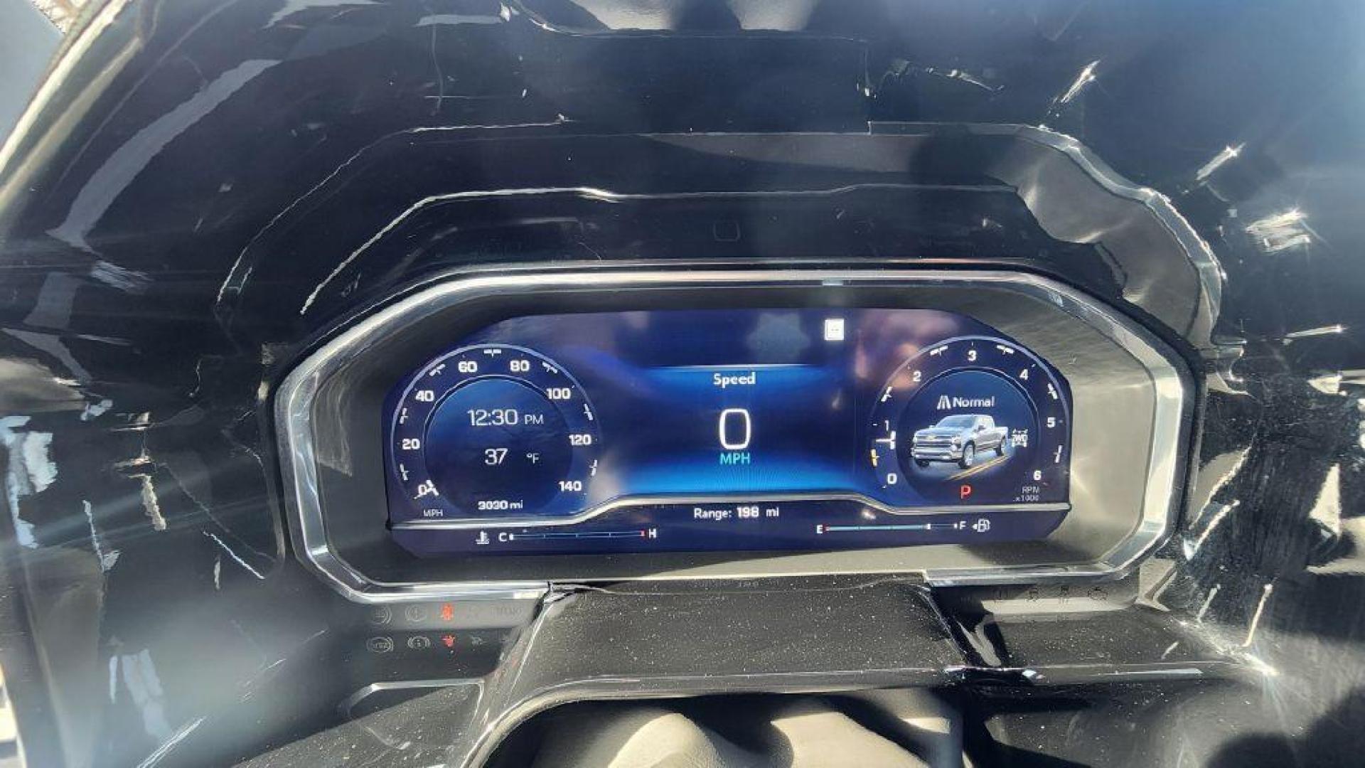2022 GRAY CHEVROLET SILVERADO 1500 LT -4WD (2GCUDDED5N1) with an 5.3L engine, Automatic transmission, located at 101 S. Halleck St., DeMotte, 46310, (219) 987-2922, 41.202343, -87.198189 - Photo#12