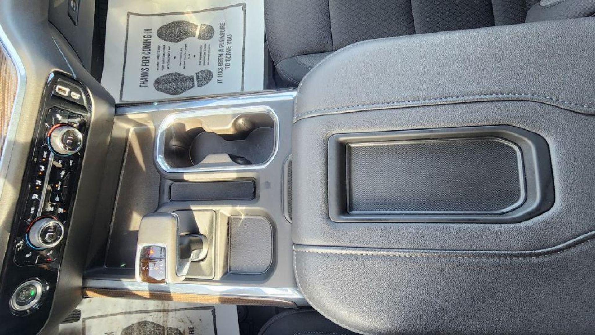 2022 GRAY CHEVROLET SILVERADO 1500 LT -4WD (2GCUDDED5N1) with an 5.3L engine, Automatic transmission, located at 101 S. Halleck St., DeMotte, 46310, (219) 987-2922, 41.202343, -87.198189 - Photo#18