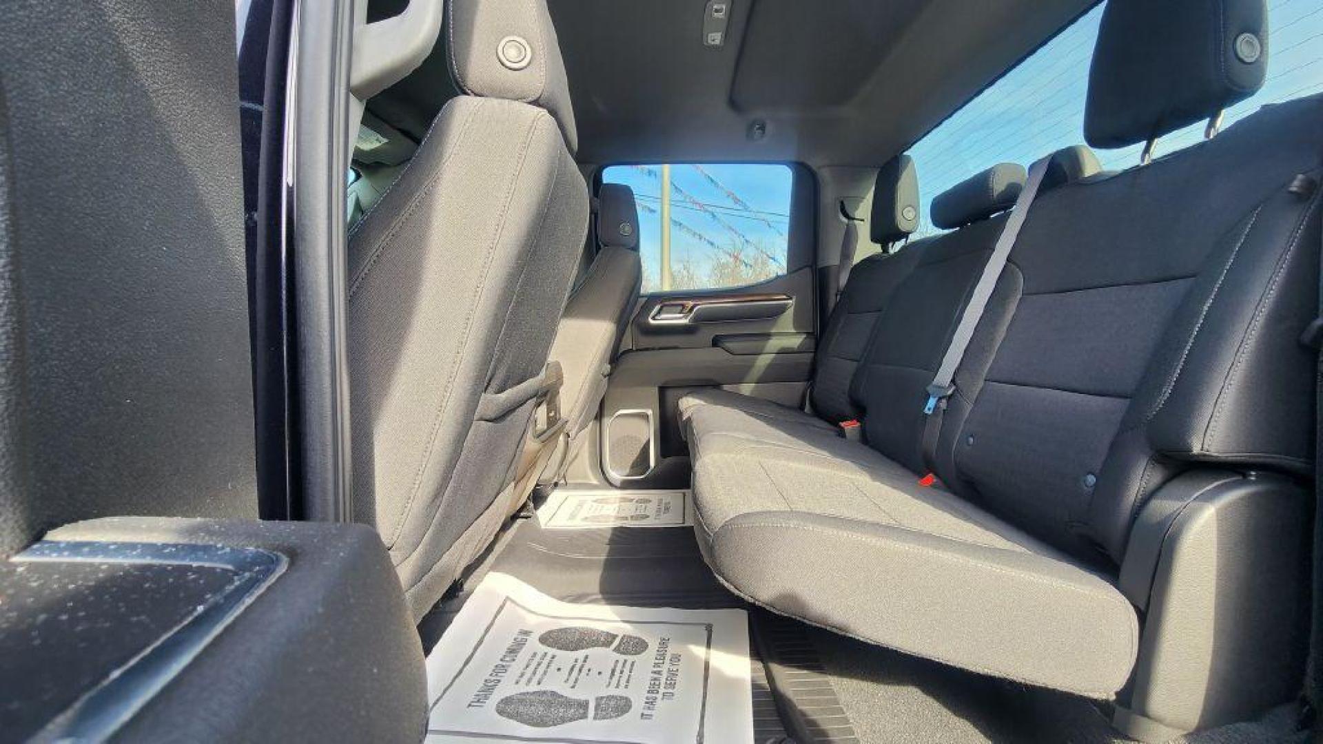 2022 GRAY CHEVROLET SILVERADO 1500 LT -4WD (2GCUDDED5N1) with an 5.3L engine, Automatic transmission, located at 101 S. Halleck St., DeMotte, 46310, (219) 987-2922, 41.202343, -87.198189 - Photo#7