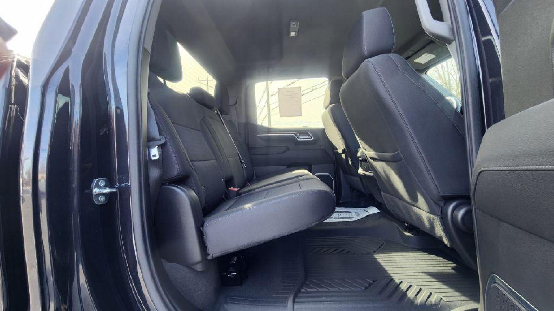 2022 GRAY CHEVROLET SILVERADO 1500 LT -4WD (2GCUDDED5N1) with an 5.3L engine, Automatic transmission, located at 101 S. Halleck St., DeMotte, 46310, (219) 987-2922, 41.202343, -87.198189 - Photo#8