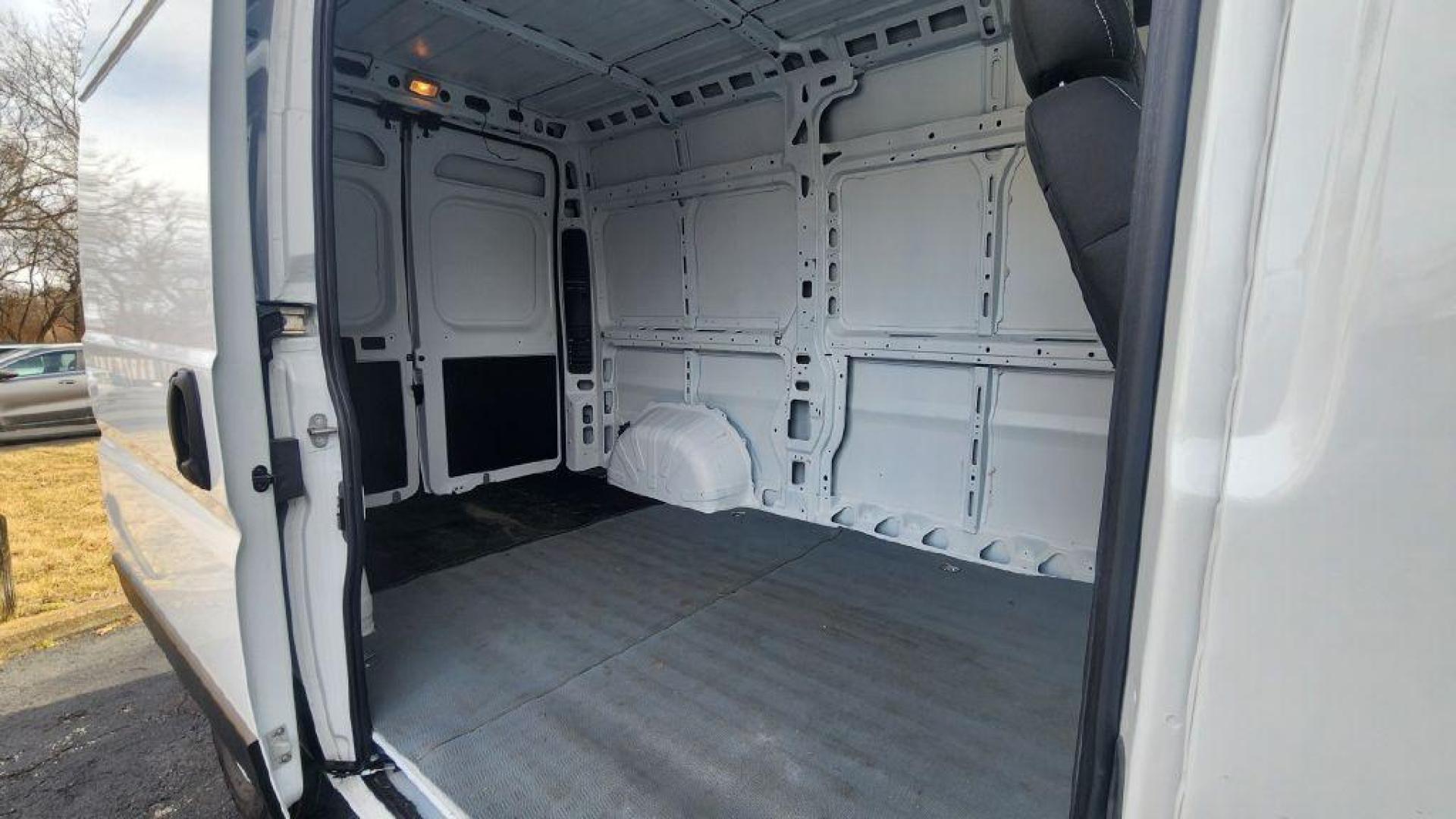2023 WHITE RAM PROMASTER 1500 1500 HIGH BASE (3C6LRVBG6PE) with an 3.6L engine, Automatic transmission, located at 101 S. Halleck St., DeMotte, 46310, (219) 987-2922, 41.202343, -87.198189 - Photo#6