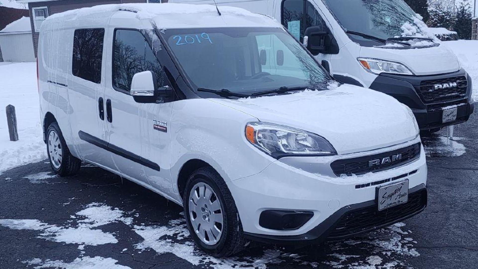 2019 WHITE RAM PROMASTER CITY SLT - FWD (ZFBHRFBB5K6) with an 2.4L engine, Automatic transmission, located at 101 S. Halleck St., DeMotte, 46310, (219) 987-2922, 41.202343, -87.198189 - Photo#1