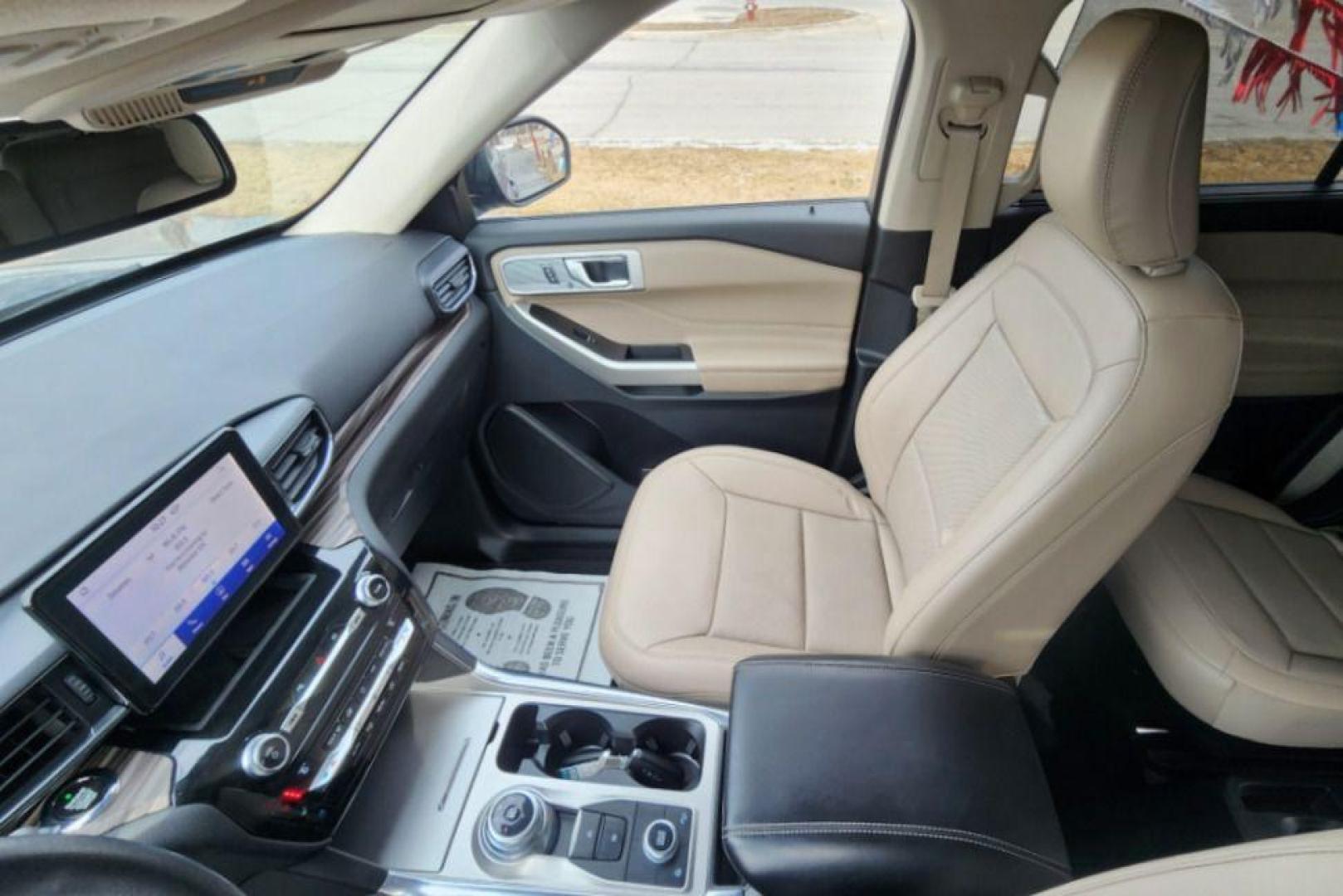 2021 BLUE FORD EXPLORER LIMITED -4WD (1FM5K8FW7MN) with an 3.3L engine, Automatic transmission, located at 101 S. Halleck St., DeMotte, 46310, (219) 987-2922, 41.202343, -87.198189 - Photo#18