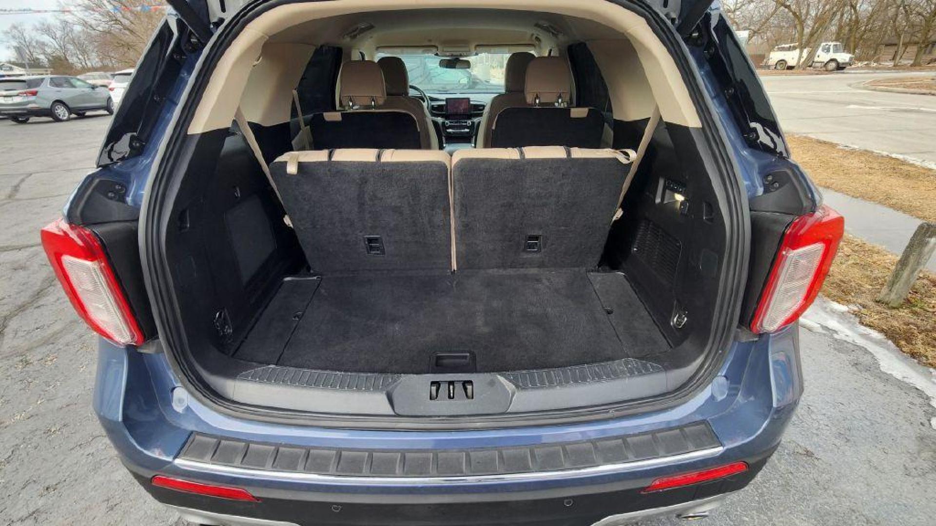 2021 BLUE FORD EXPLORER LIMITED -4WD (1FM5K8FW7MN) with an 3.3L engine, Automatic transmission, located at 101 S. Halleck St., DeMotte, 46310, (219) 987-2922, 41.202343, -87.198189 - Photo#24