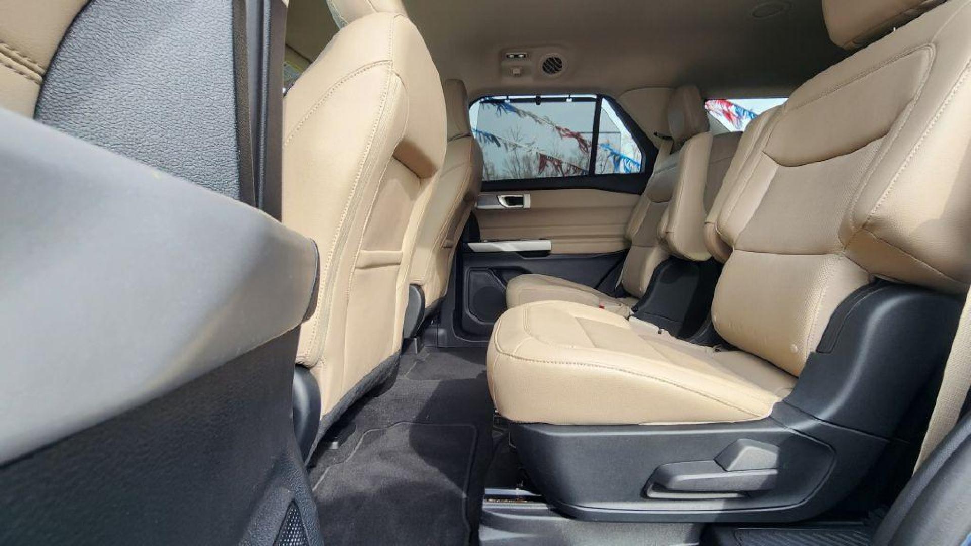 2021 BLUE FORD EXPLORER LIMITED -4WD (1FM5K8FW7MN) with an 3.3L engine, Automatic transmission, located at 101 S. Halleck St., DeMotte, 46310, (219) 987-2922, 41.202343, -87.198189 - Photo#5