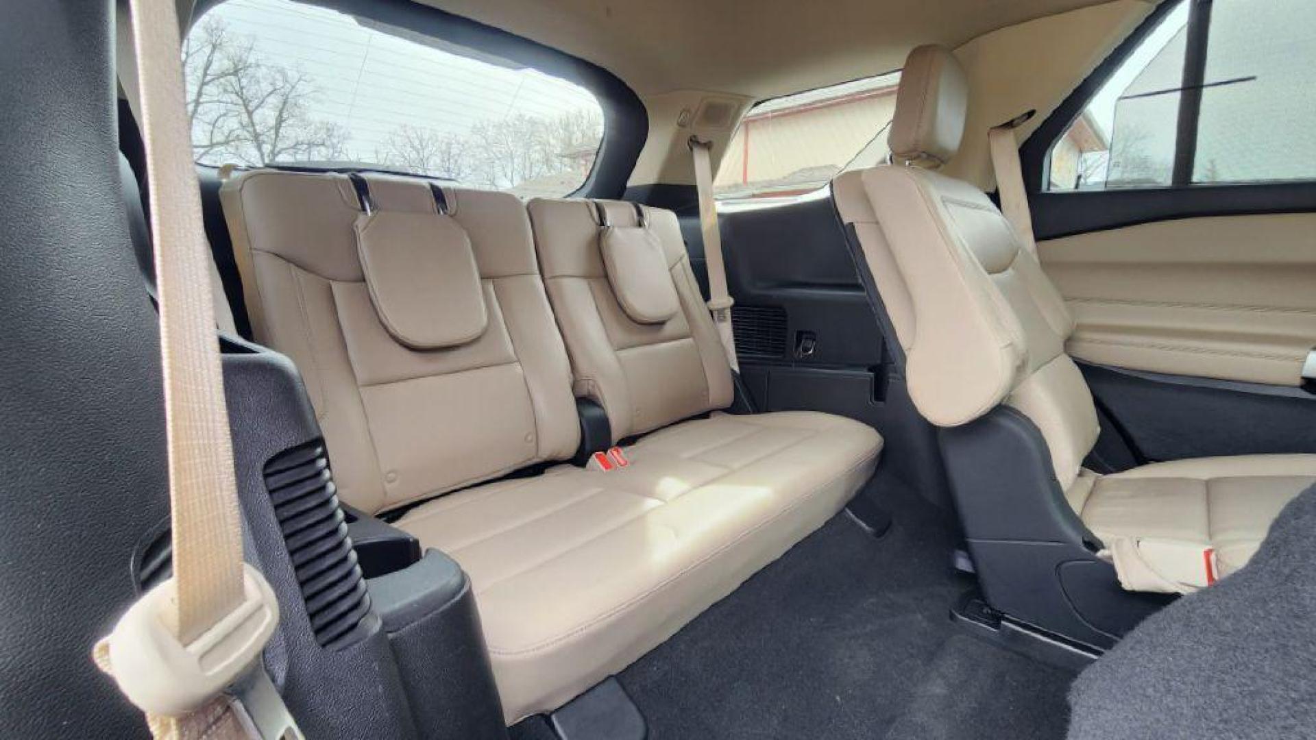 2021 BLUE FORD EXPLORER LIMITED -4WD (1FM5K8FW7MN) with an 3.3L engine, Automatic transmission, located at 101 S. Halleck St., DeMotte, 46310, (219) 987-2922, 41.202343, -87.198189 - Photo#8