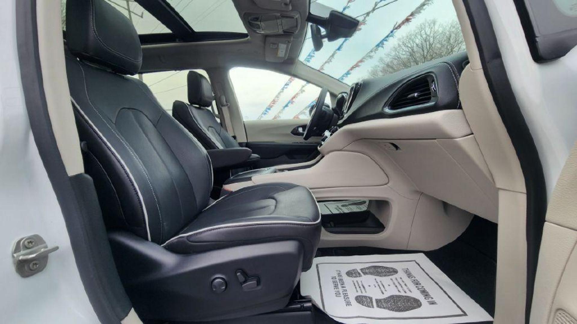 2023 WHITE CHRYSLER PACIFICA LIMITED - FWD (2C4RC1GG1PR) with an 3.6L engine, Automatic transmission, located at 101 S. Halleck St., DeMotte, 46310, (219) 987-2922, 41.202343, -87.198189 - Photo#9