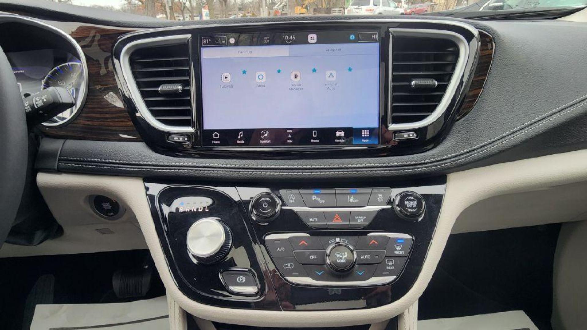 2023 WHITE CHRYSLER PACIFICA LIMITED - FWD (2C4RC1GG1PR) with an 3.6L engine, Automatic transmission, located at 101 S. Halleck St., DeMotte, 46310, (219) 987-2922, 41.202343, -87.198189 - Photo#16