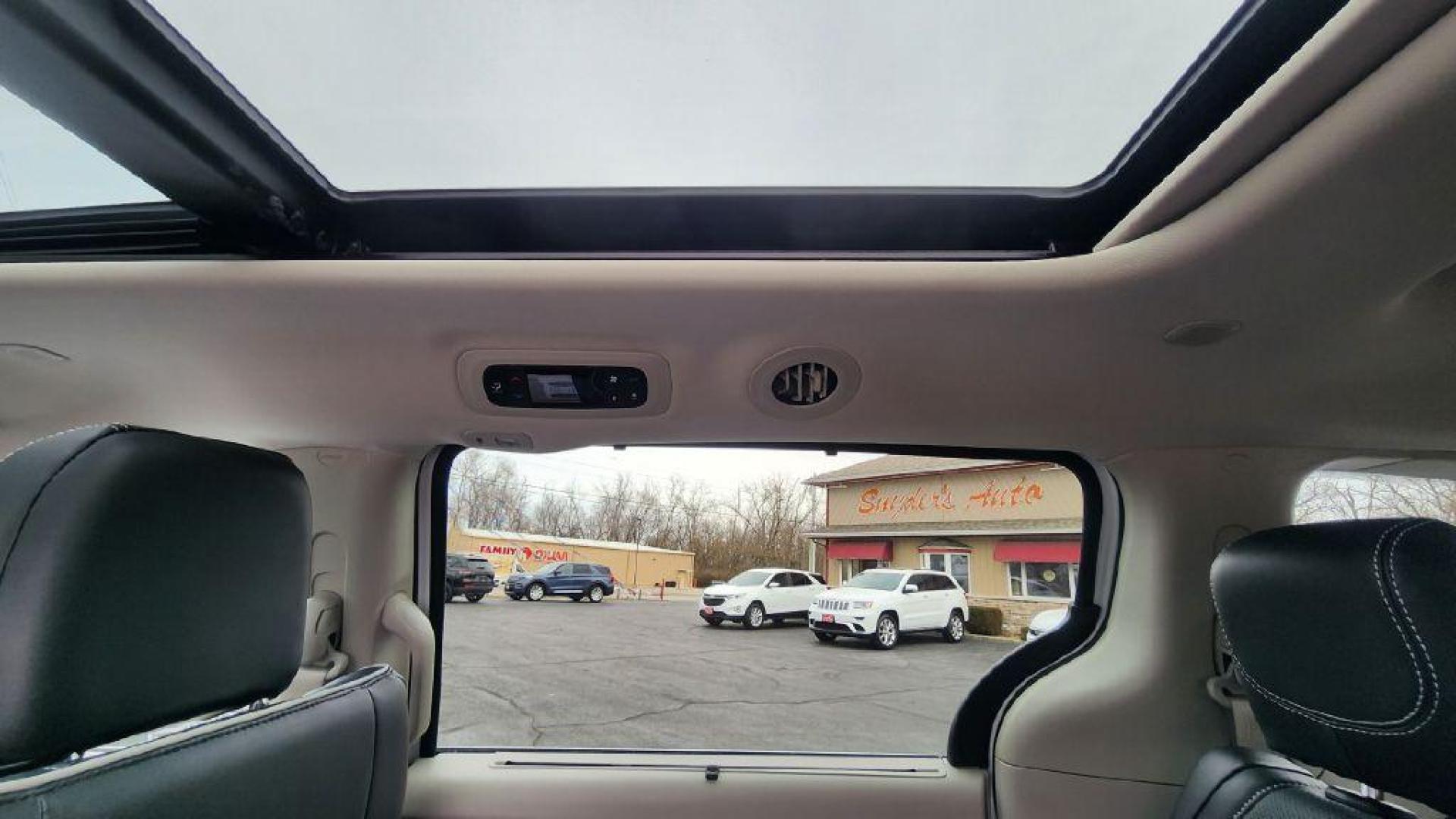 2023 WHITE CHRYSLER PACIFICA LIMITED - FWD (2C4RC1GG1PR) with an 3.6L engine, Automatic transmission, located at 101 S. Halleck St., DeMotte, 46310, (219) 987-2922, 41.202343, -87.198189 - Photo#22