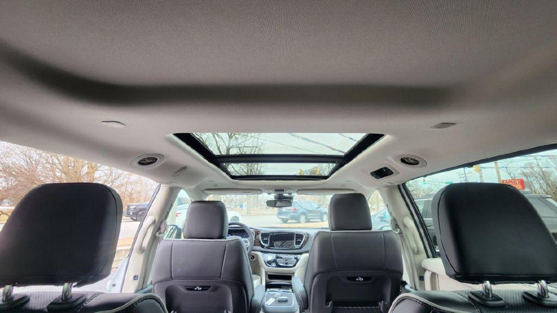 2023 WHITE CHRYSLER PACIFICA LIMITED - FWD (2C4RC1GG1PR) with an 3.6L engine, Automatic transmission, located at 101 S. Halleck St., DeMotte, 46310, (219) 987-2922, 41.202343, -87.198189 - Photo#26