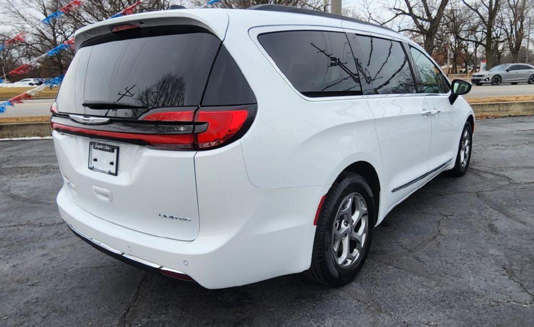 2023 WHITE CHRYSLER PACIFICA LIMITED - FWD (2C4RC1GG1PR) with an 3.6L engine, Automatic transmission, located at 101 S. Halleck St., DeMotte, 46310, (219) 987-2922, 41.202343, -87.198189 - Photo#2