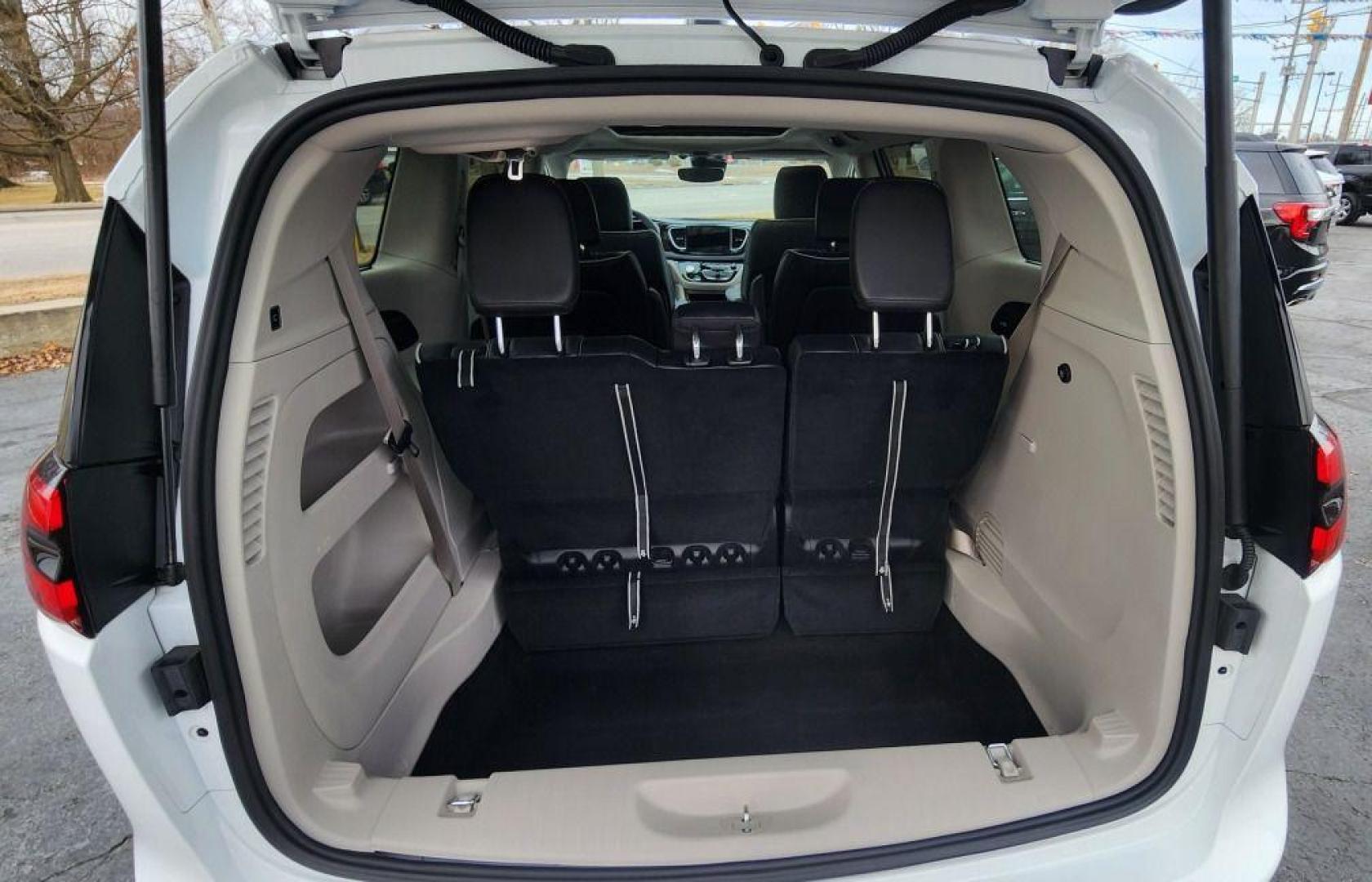 2023 WHITE CHRYSLER PACIFICA LIMITED - FWD (2C4RC1GG1PR) with an 3.6L engine, Automatic transmission, located at 101 S. Halleck St., DeMotte, 46310, (219) 987-2922, 41.202343, -87.198189 - Photo#29