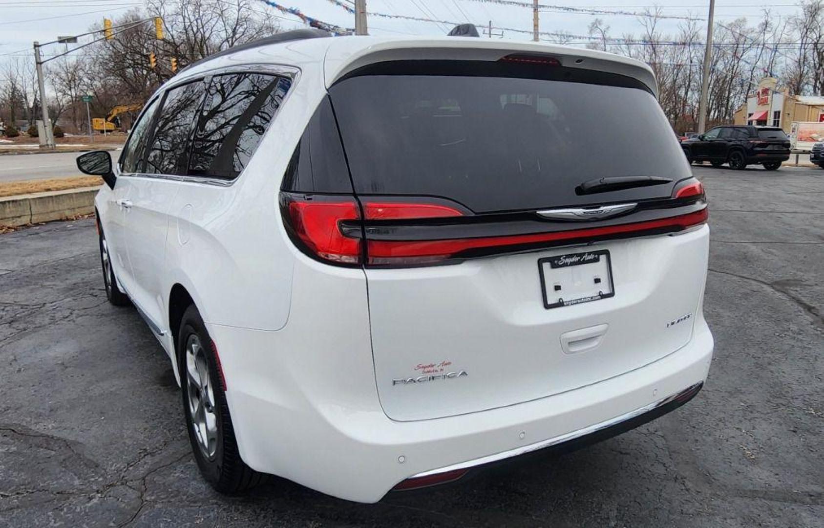2023 WHITE CHRYSLER PACIFICA LIMITED - FWD (2C4RC1GG1PR) with an 3.6L engine, Automatic transmission, located at 101 S. Halleck St., DeMotte, 46310, (219) 987-2922, 41.202343, -87.198189 - Photo#3